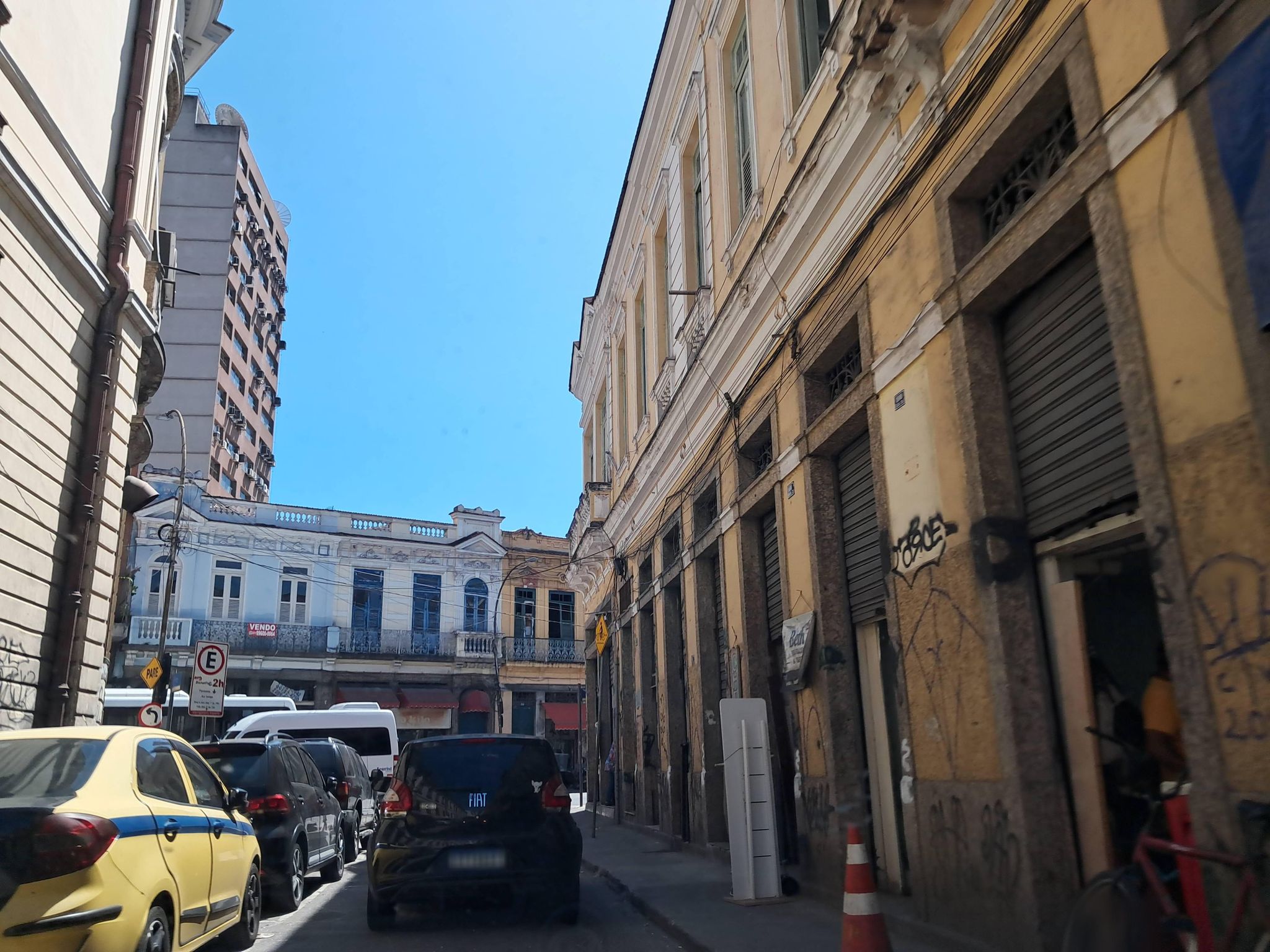 Street-level view near Mesma Edifica€ao do Numero 98, Centro