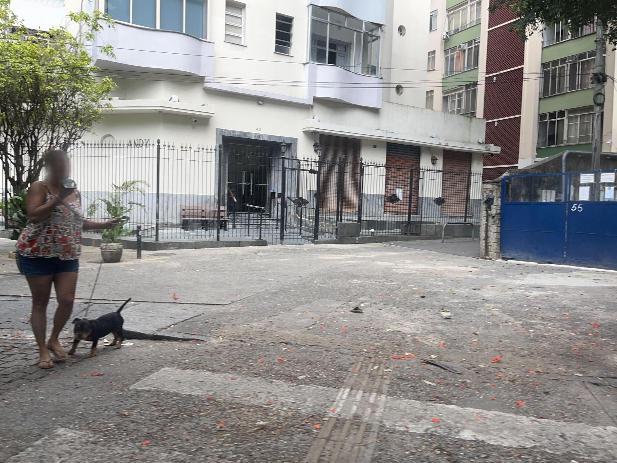 Street-level view near Mesma Edificacao do Quarenta e Tres, Centro