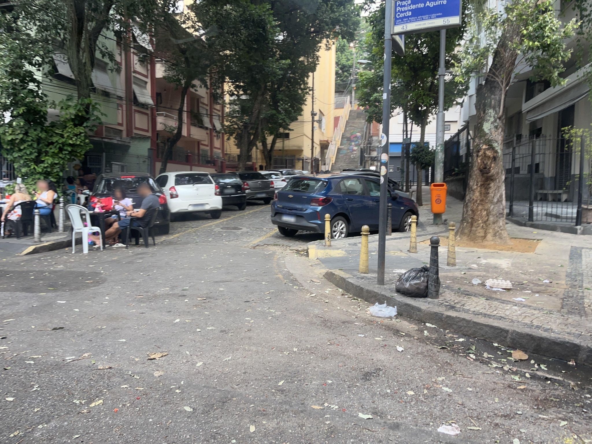 Street-level view near Mesma Edificacao do Quinze, Centro