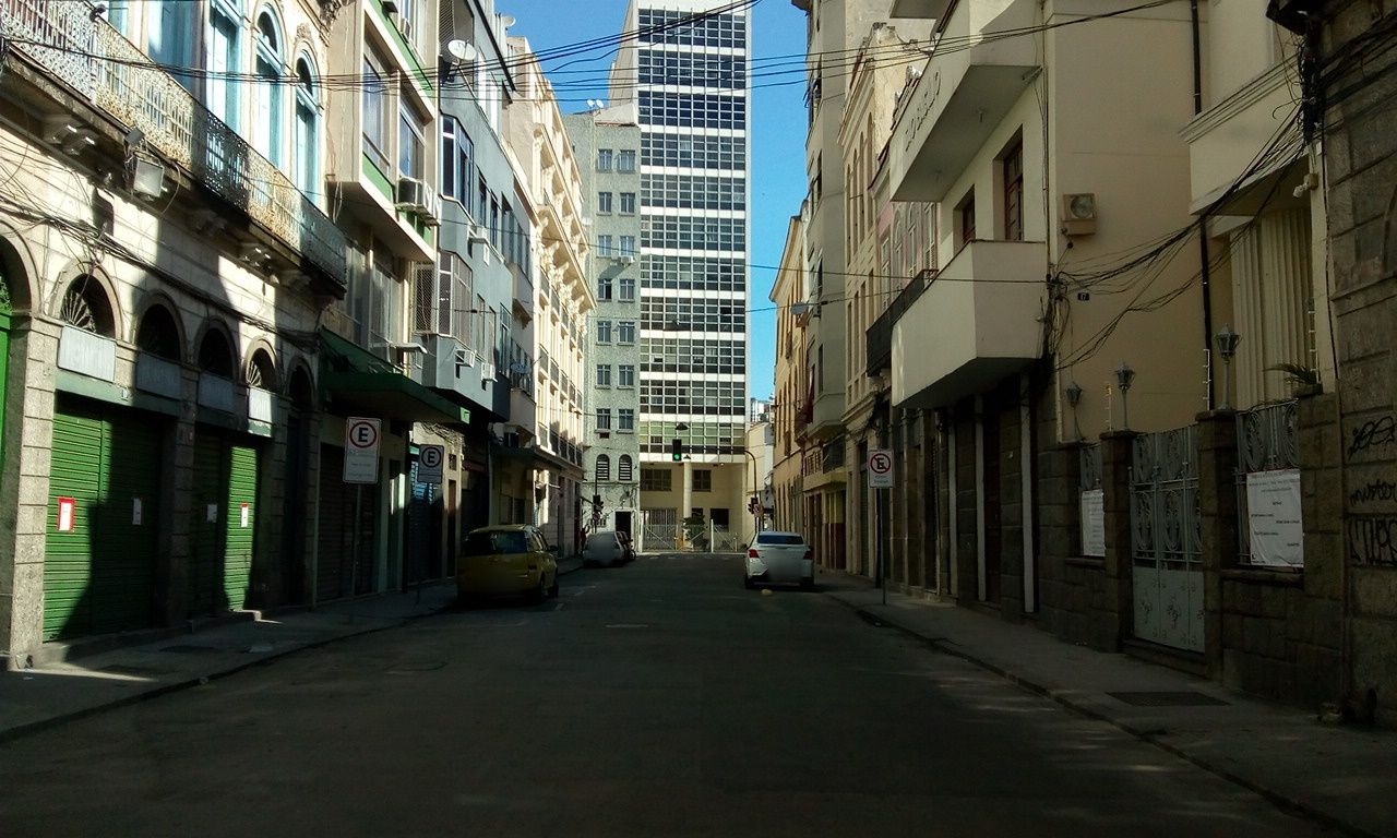 Street-level view near Mesma Edificacao Que o Numero Dez, Centro