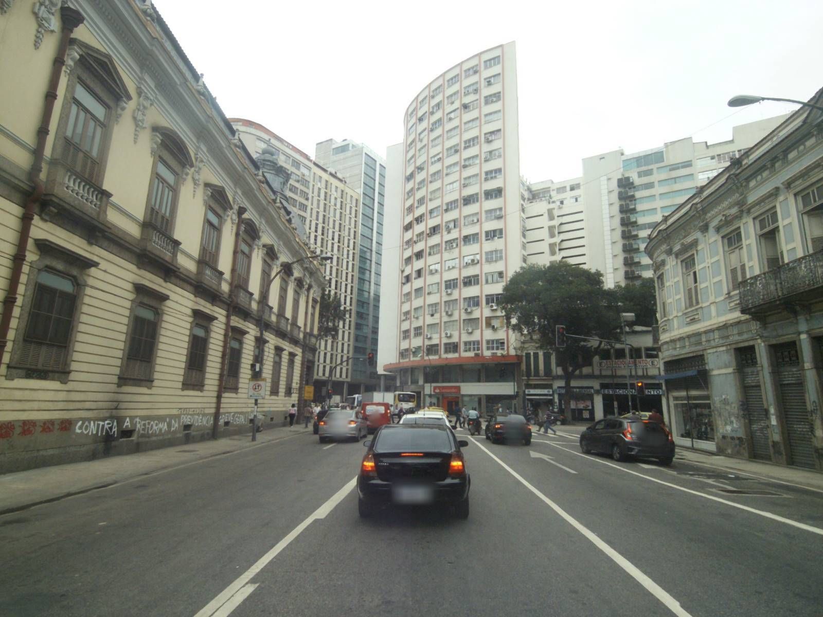 Street-level view near Mesmo do 94, Centro