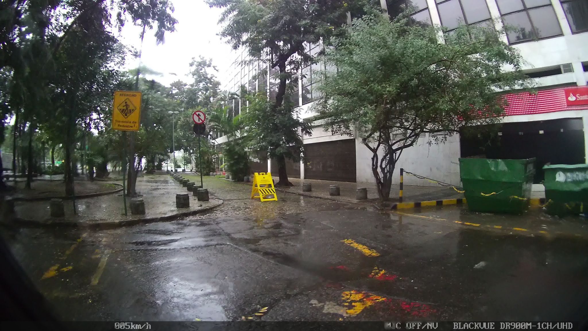 Street-level view near Mesmo do Num 160, Centro