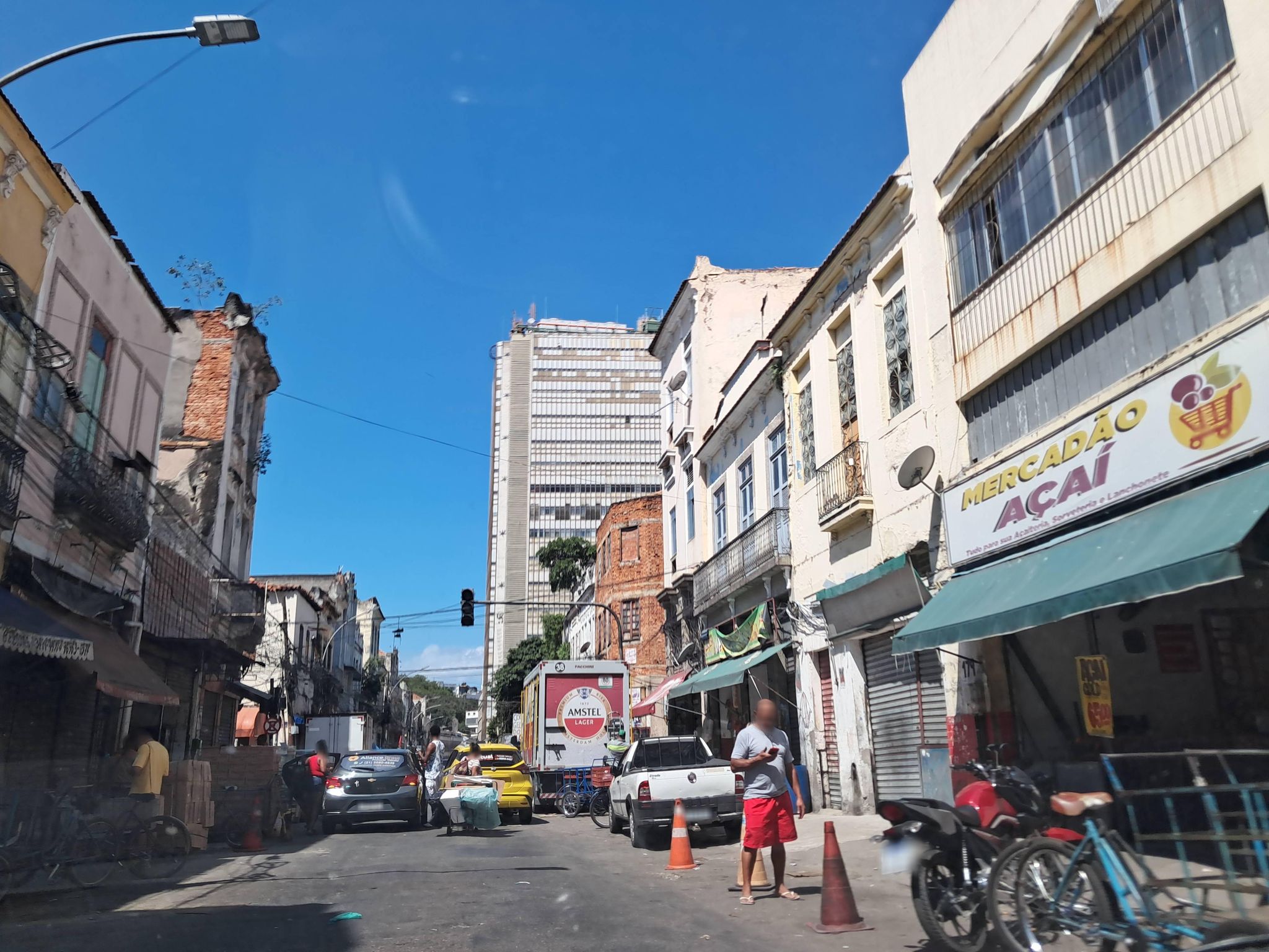 Street-level view near Mesmo Prédio do Num 70, Centro
