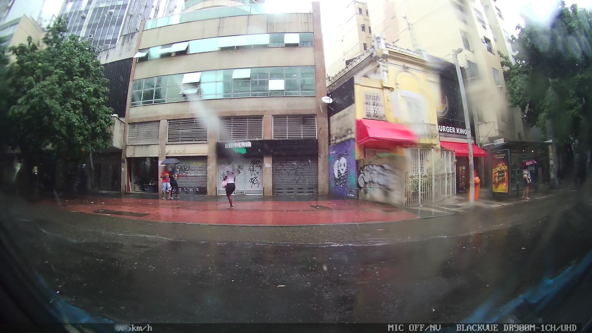 Street-level view near Metrô Rio, Botafogo