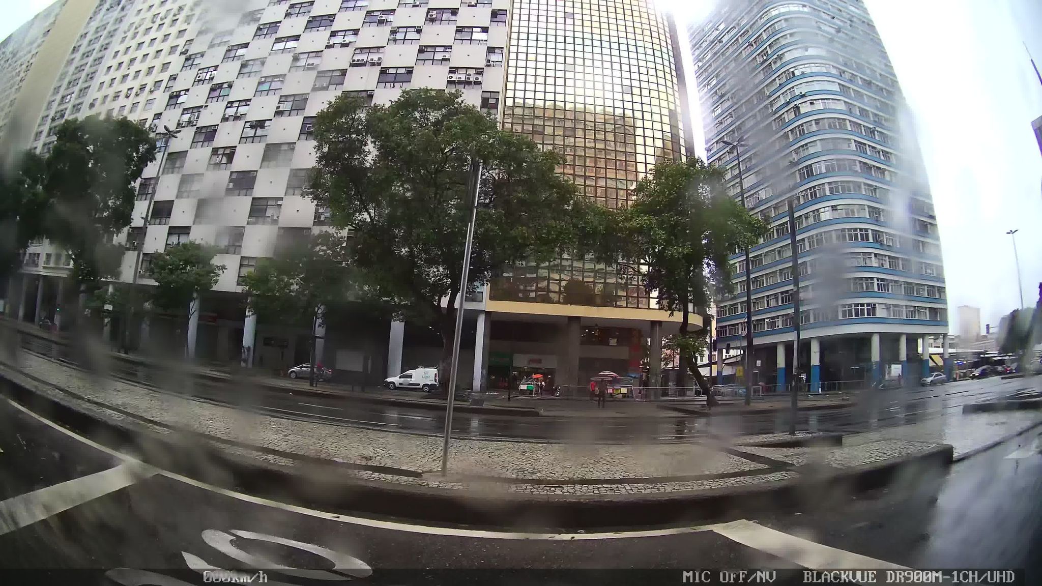 Street-level view near Metropolitan Center, Centro