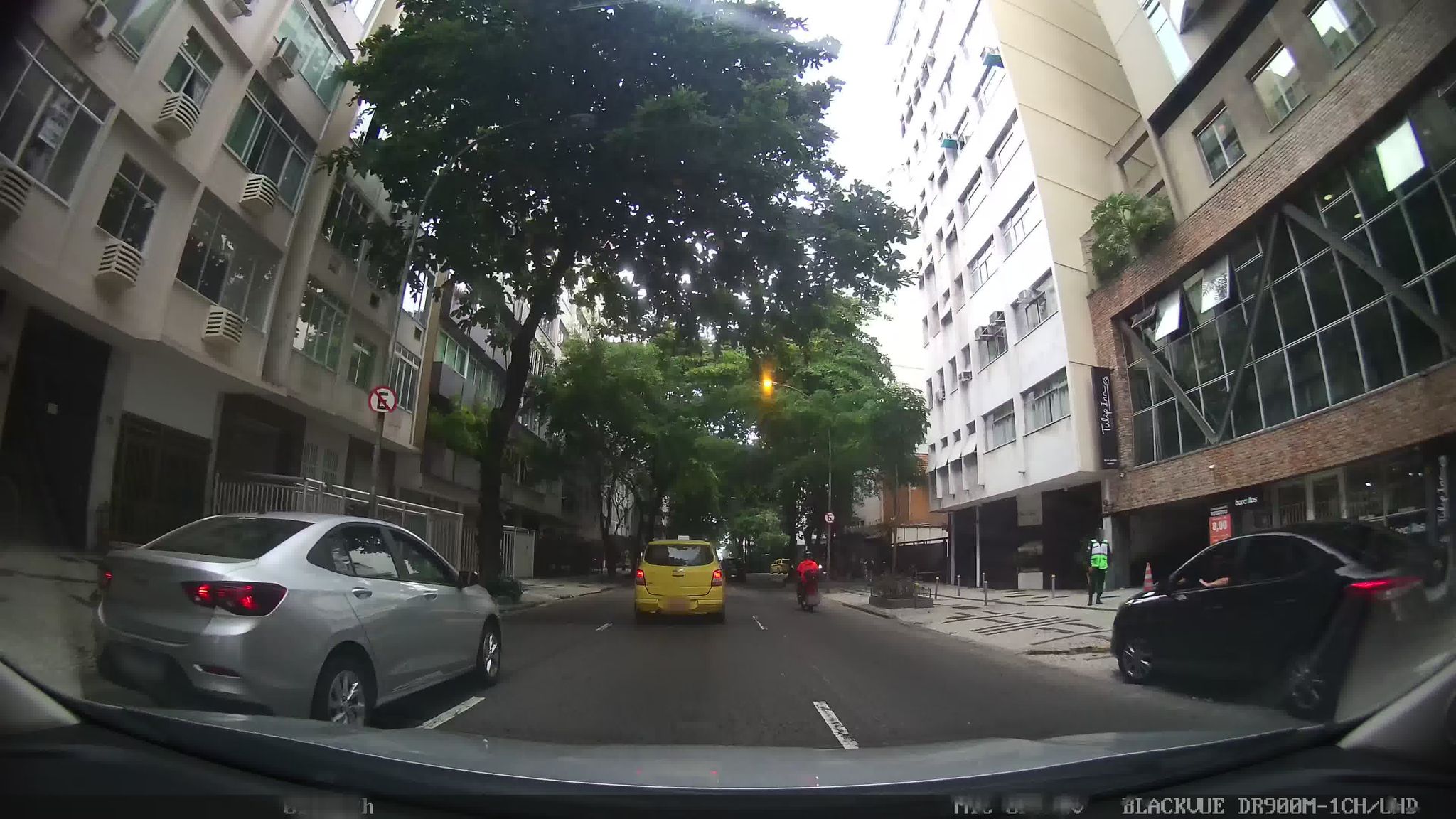 Street-level view near Monsen, Copacabana