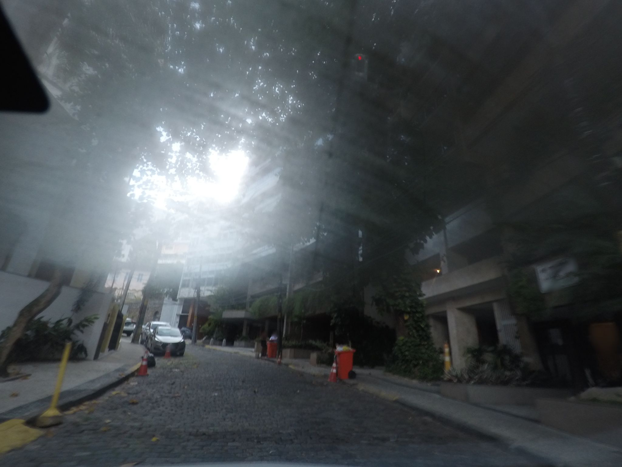Street-level view near Mont Rosa, Lagoa