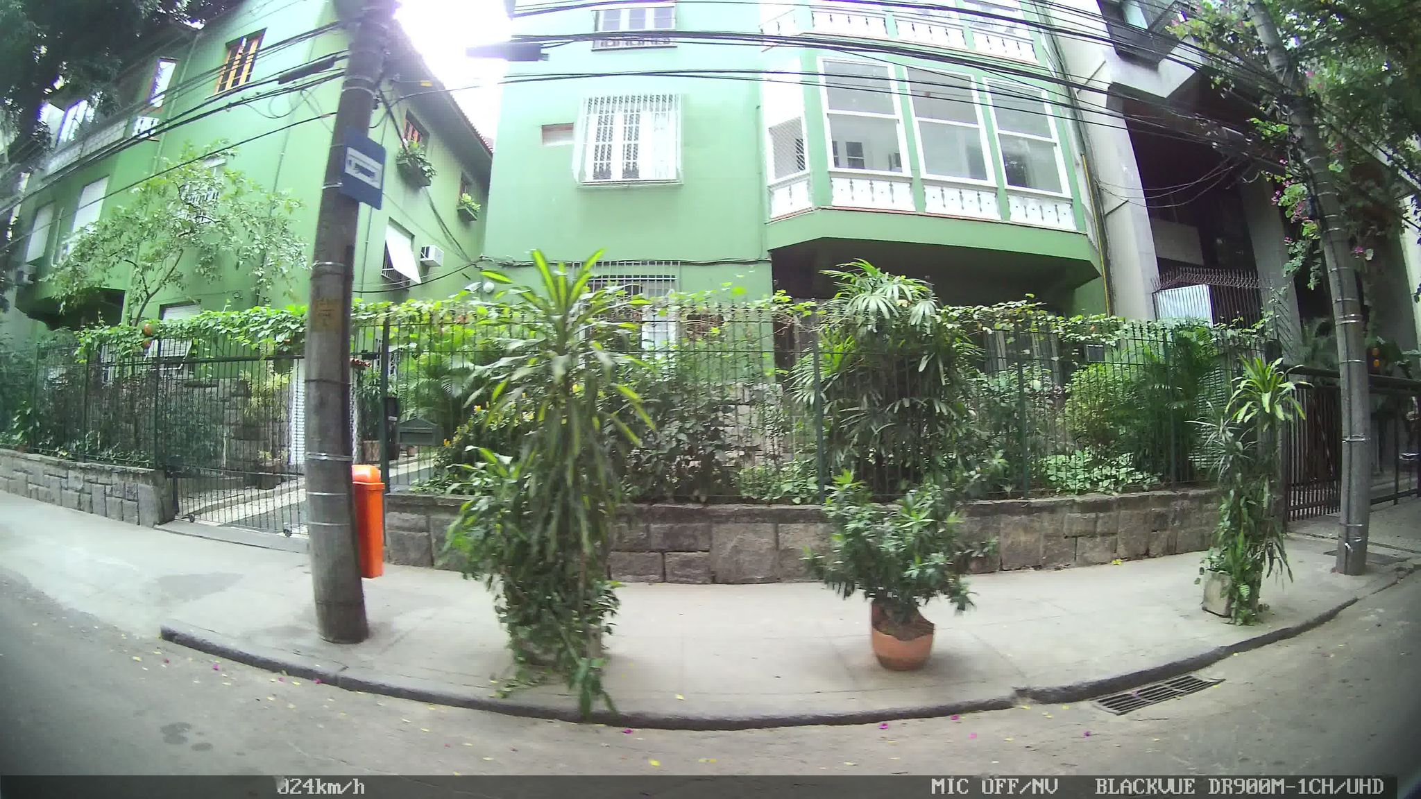 Street-level view near Mont Saint Michel, Lagoa