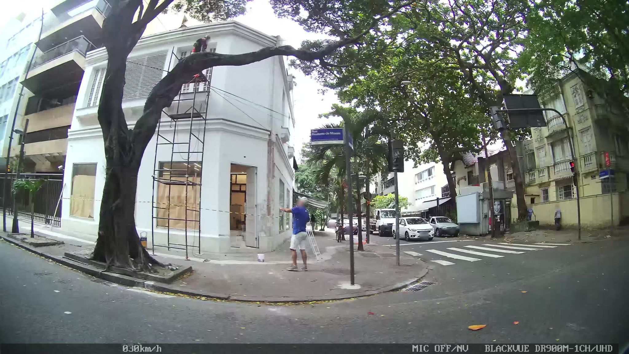 Street-level view near Monte Don Pedro, Ipanema