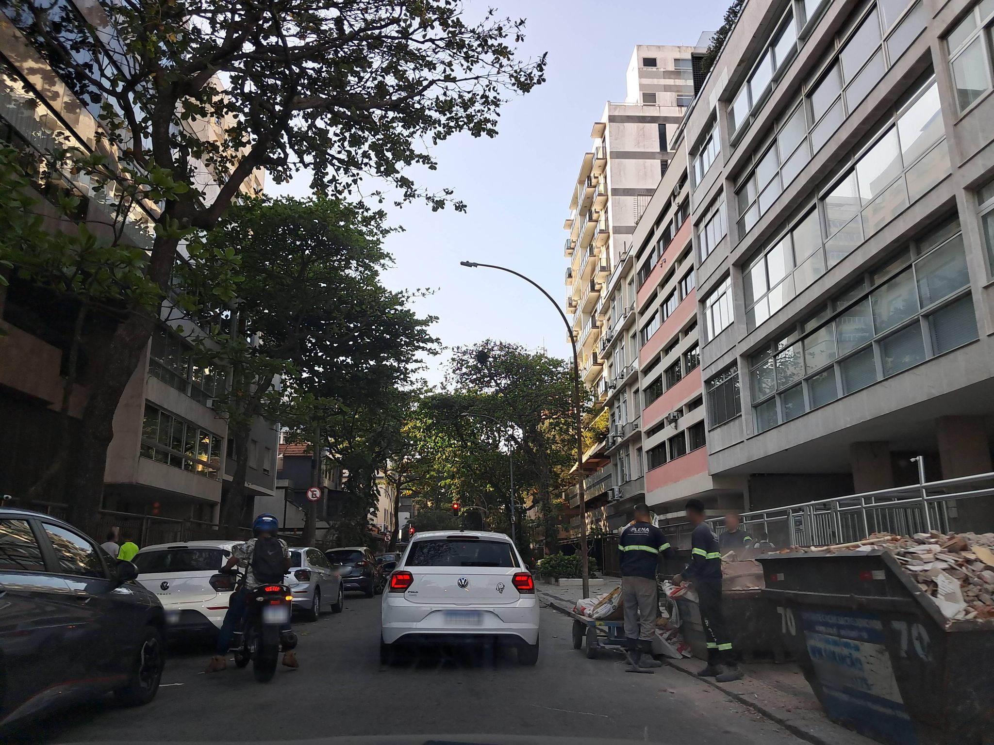 Street-level view near Montenegro, Ipanema
