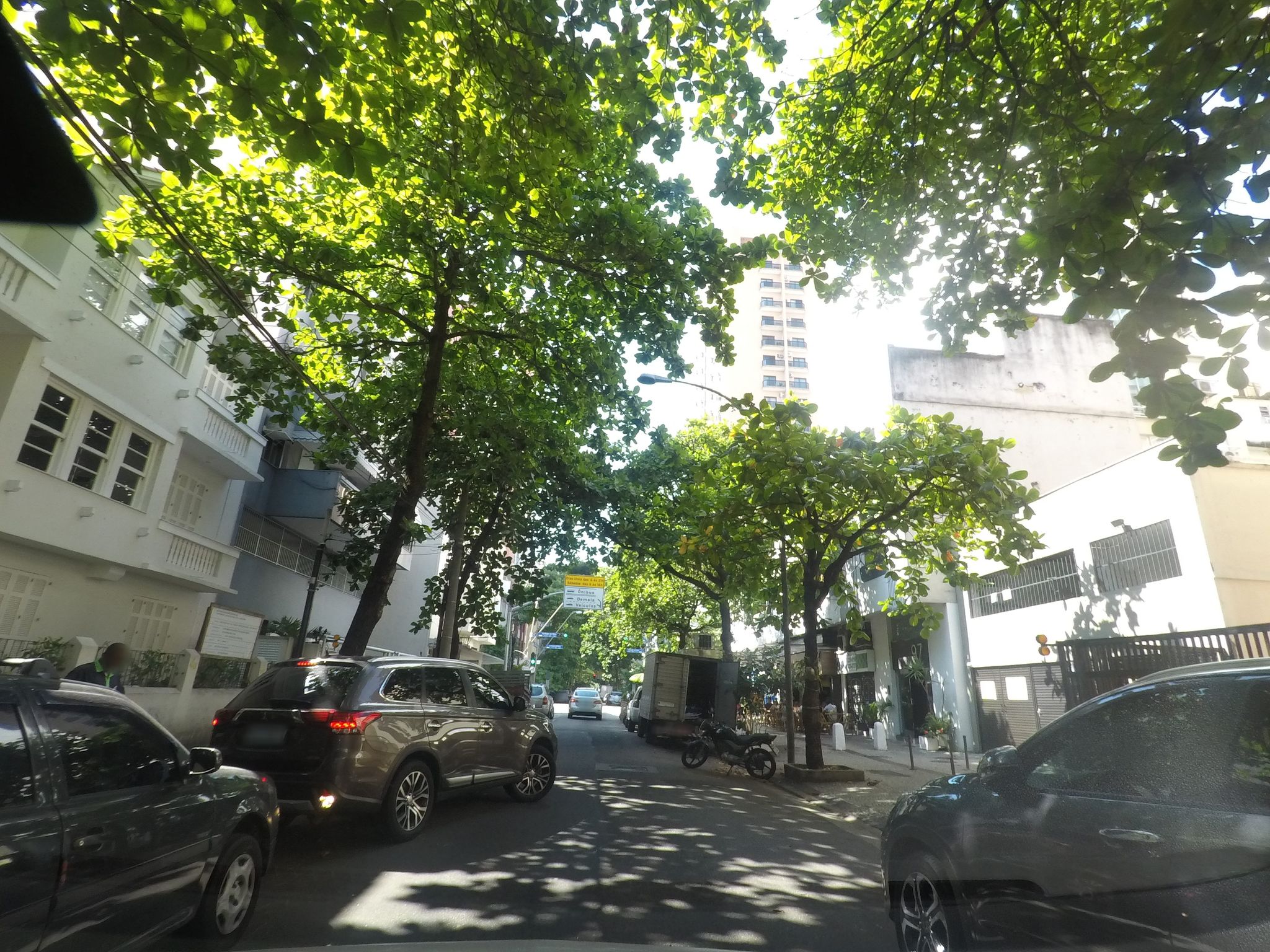 Street-level view near Morro Grande, Leblon