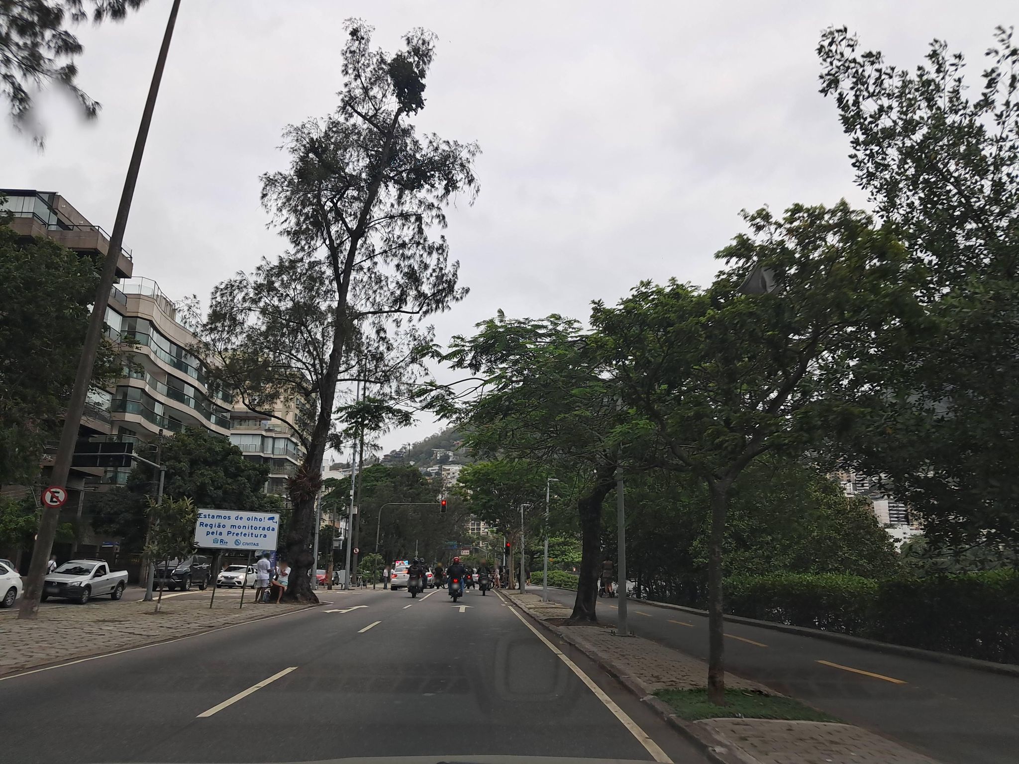 Street-level view near Mr Lam, Lagoa