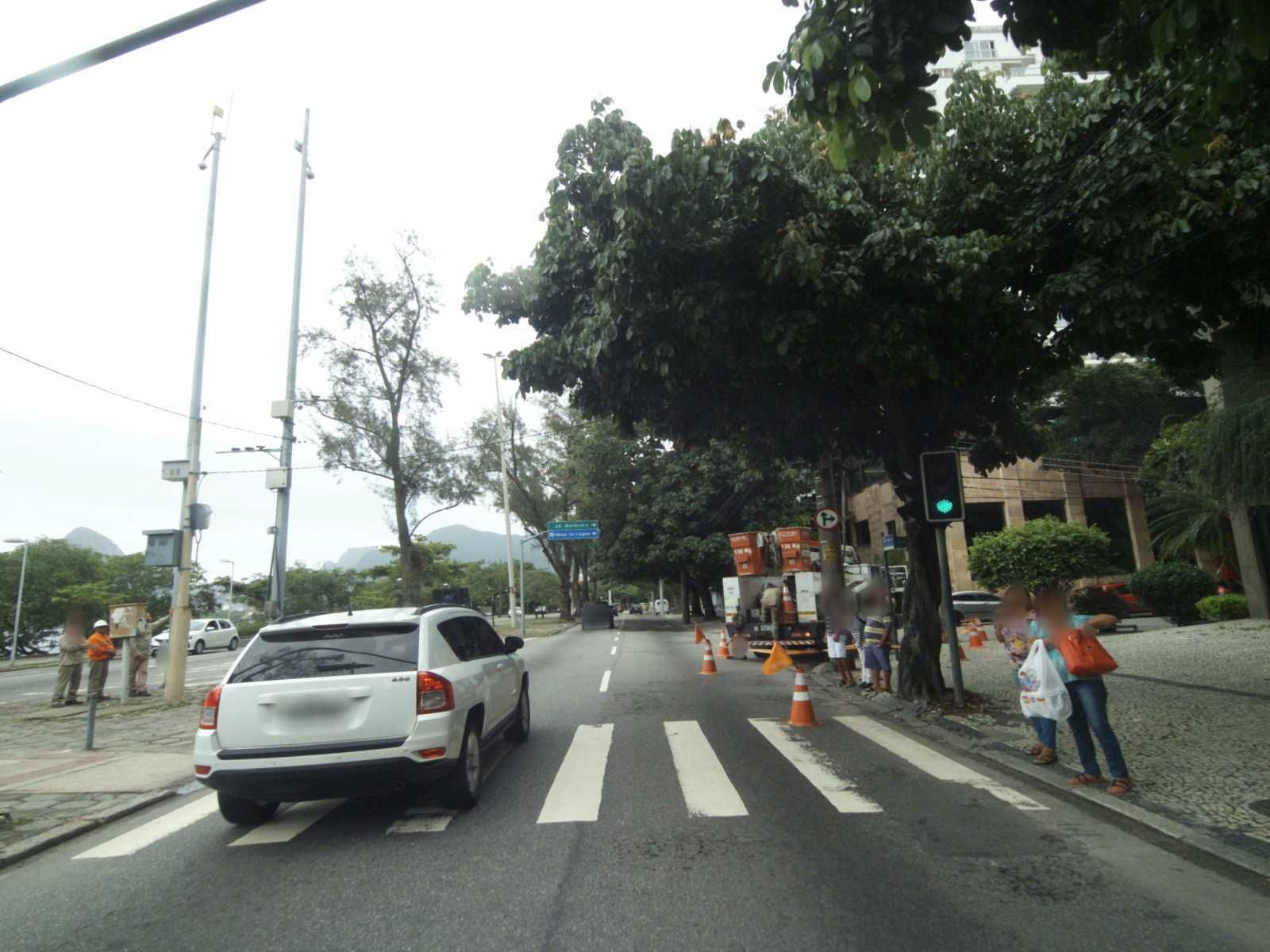 Street-level view near Mr Lam, Jardim Botânico