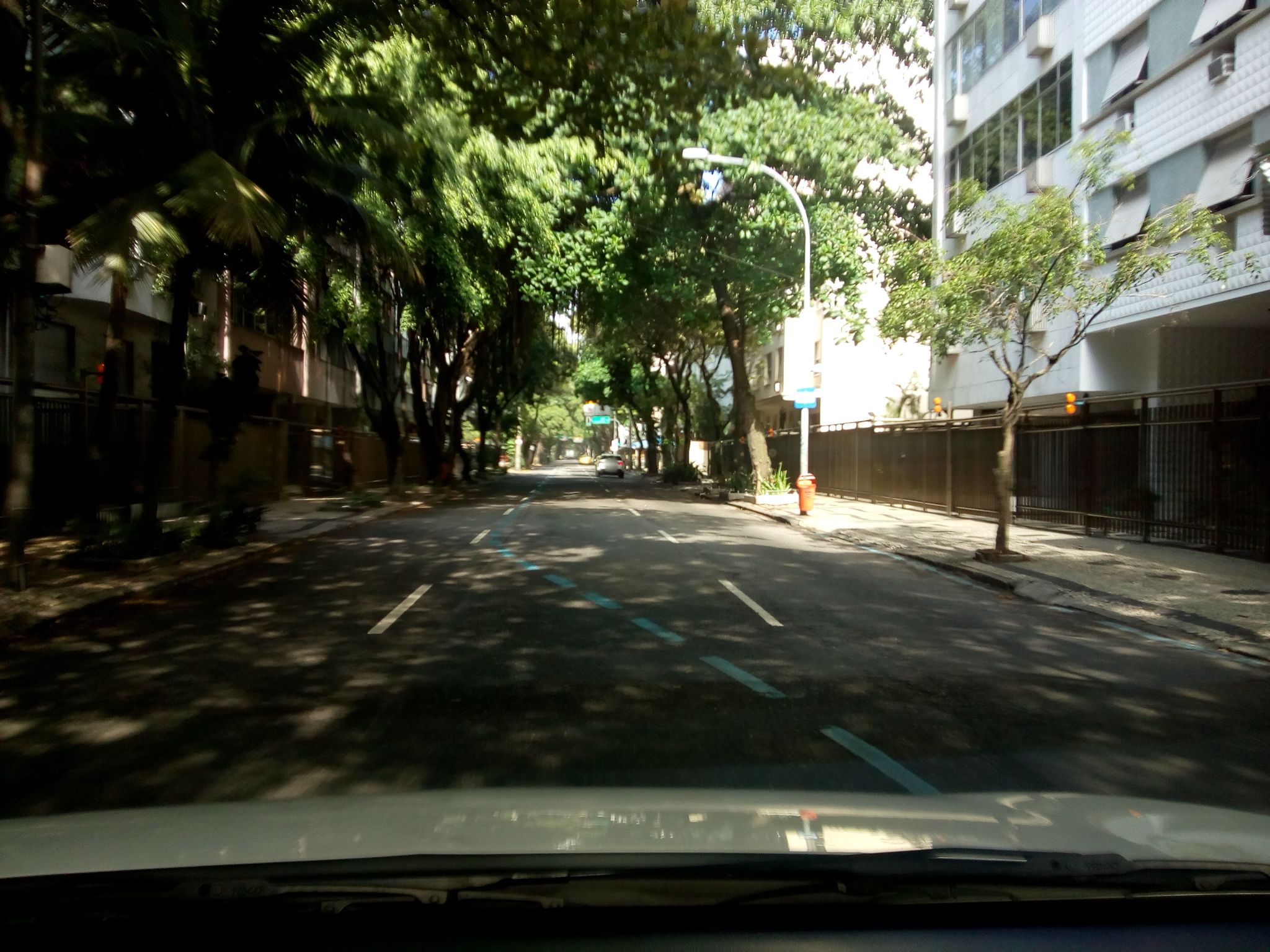 Street-level view near Nhecolândia, Ipanema