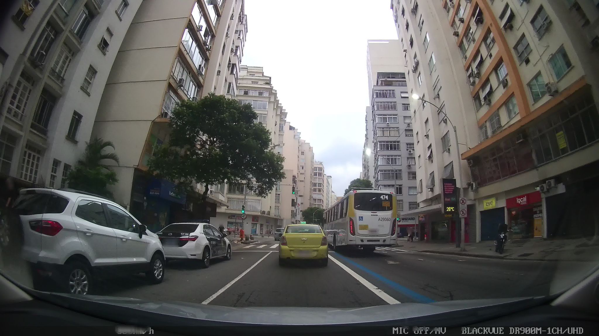 Street-level view near Nicacio, Leme