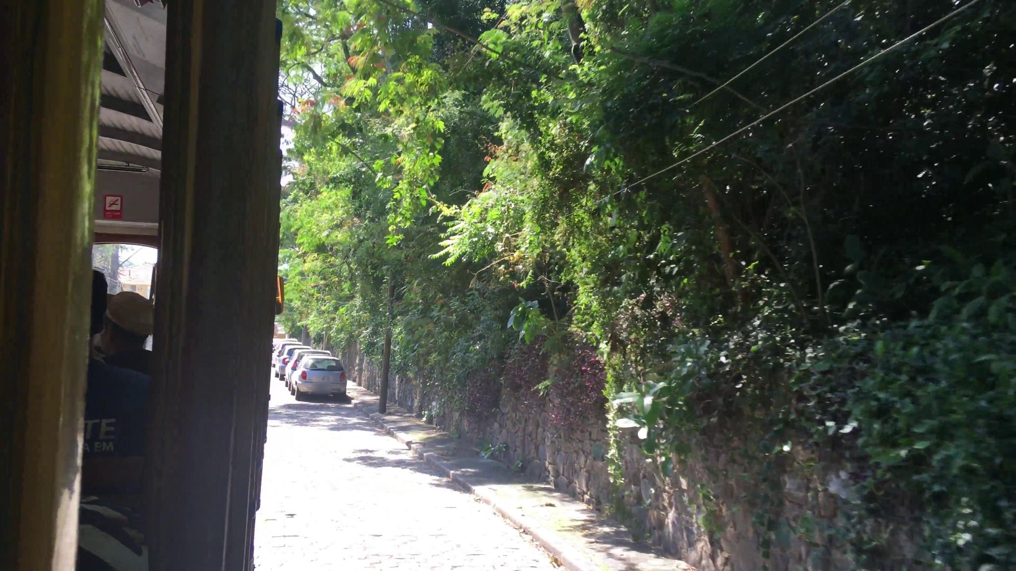 Street-level view near Nogueira Lopes, Santa Teresa