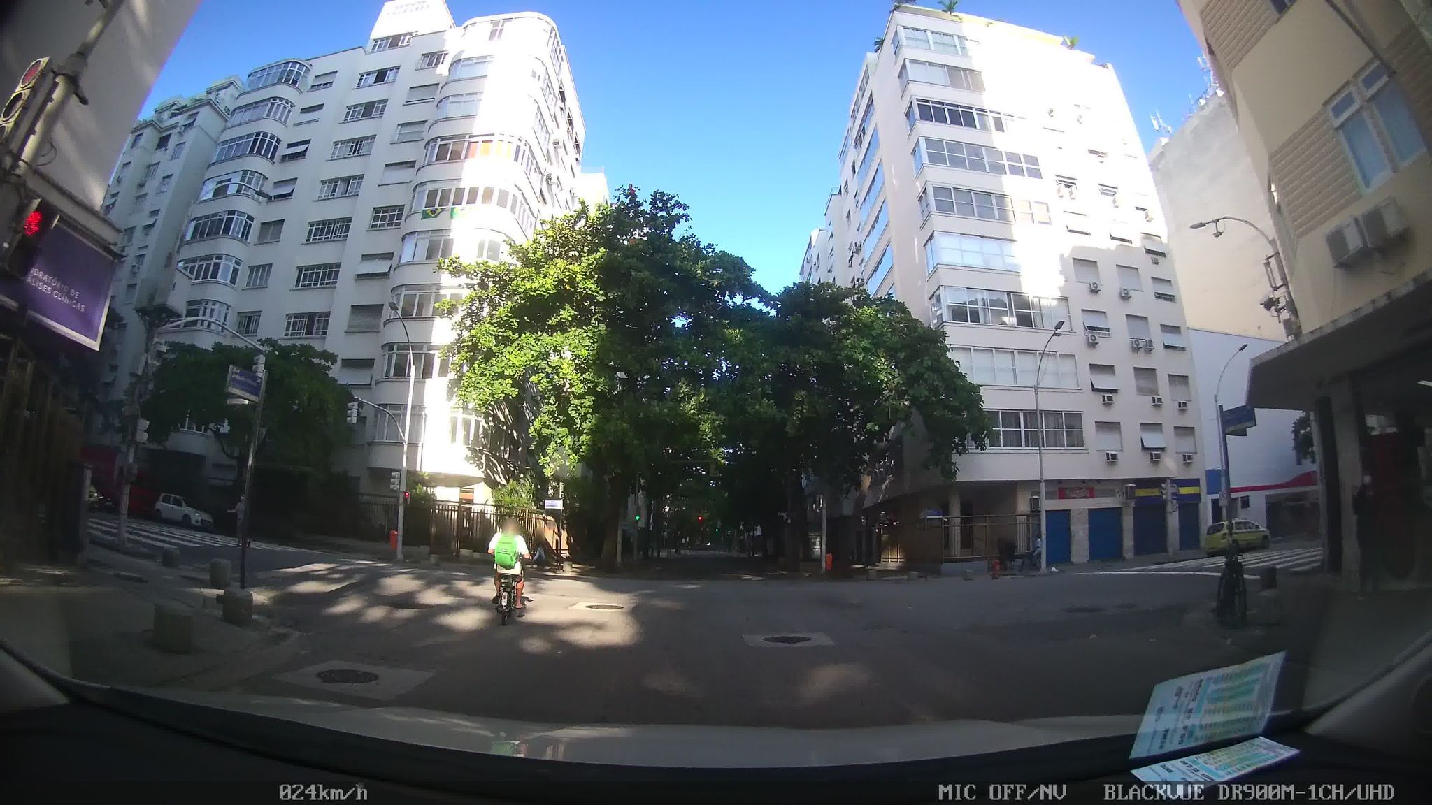 Street-level view near Norte, Leme