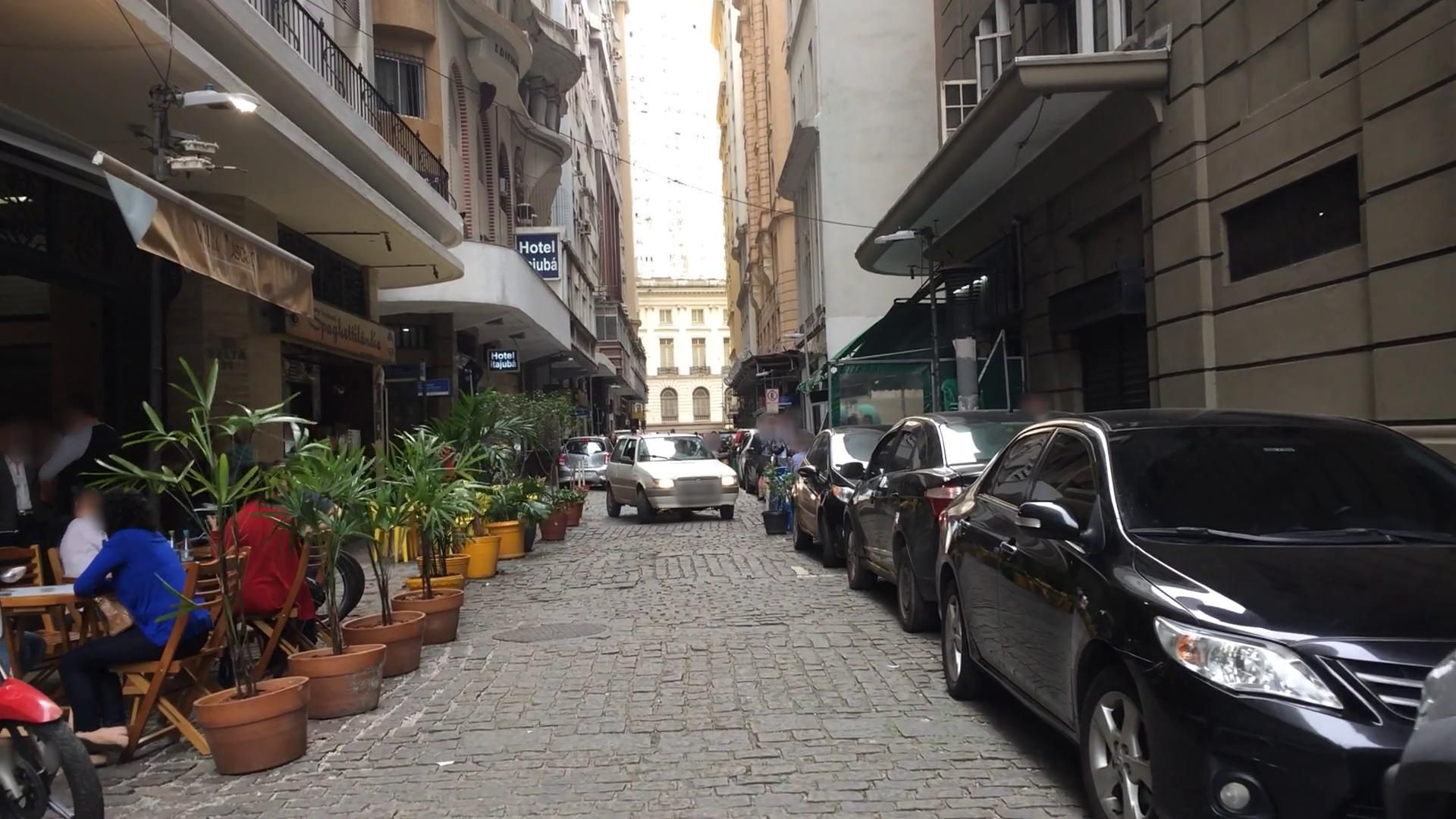 Street-level view near Odeon, Centro
