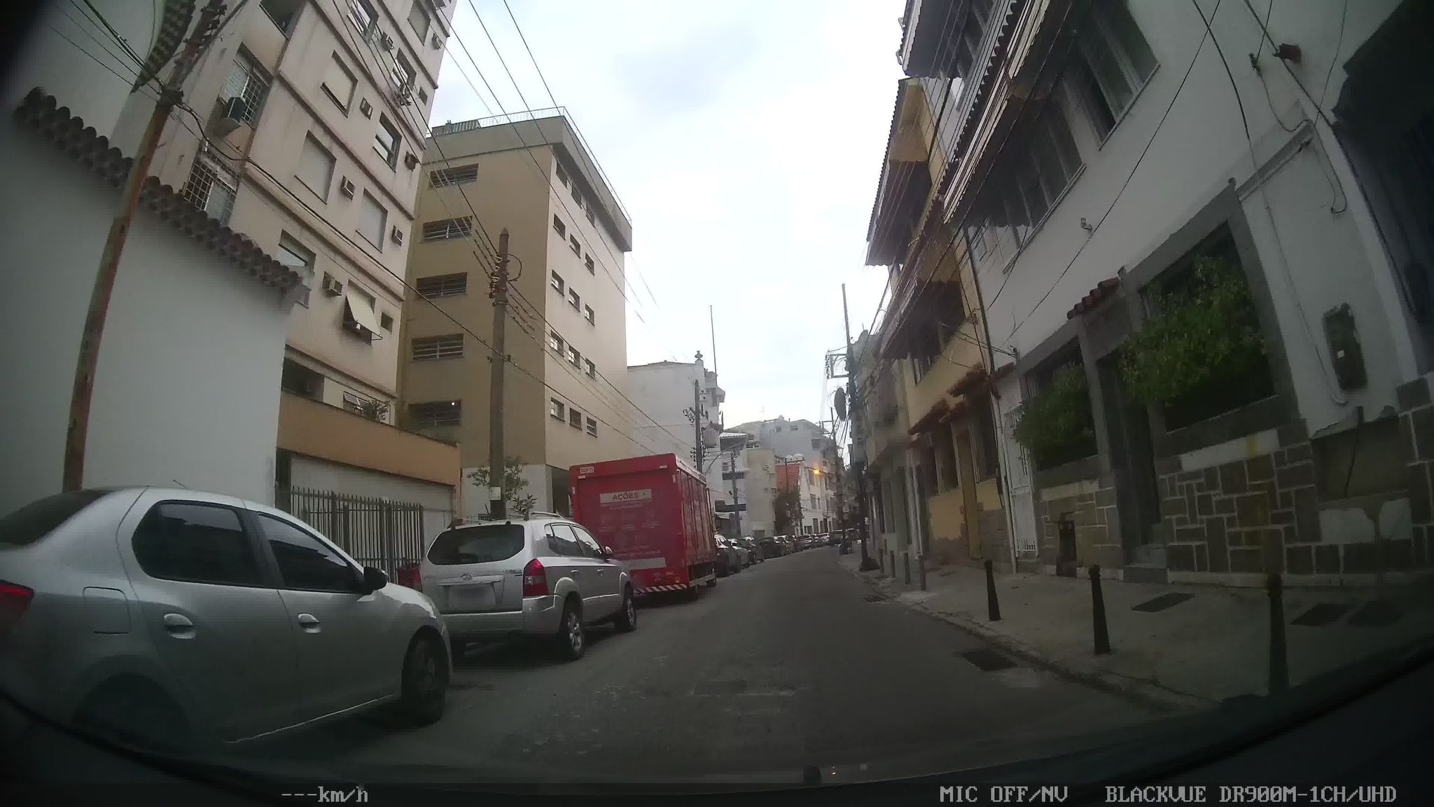 Street-level view near Odonto Urca, Urca