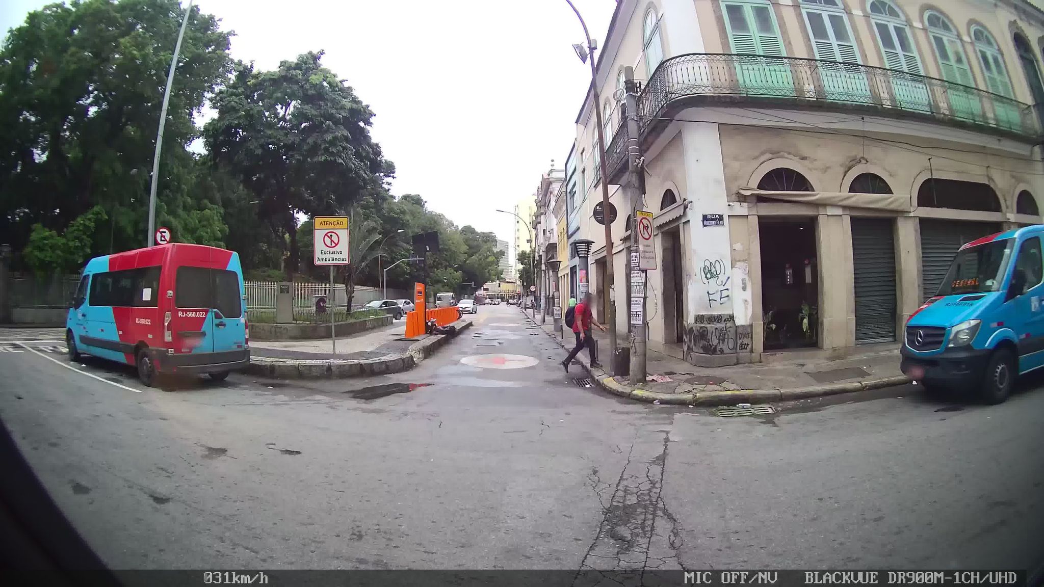 Street-level view near Odontoclínica Central do Exército, Centro