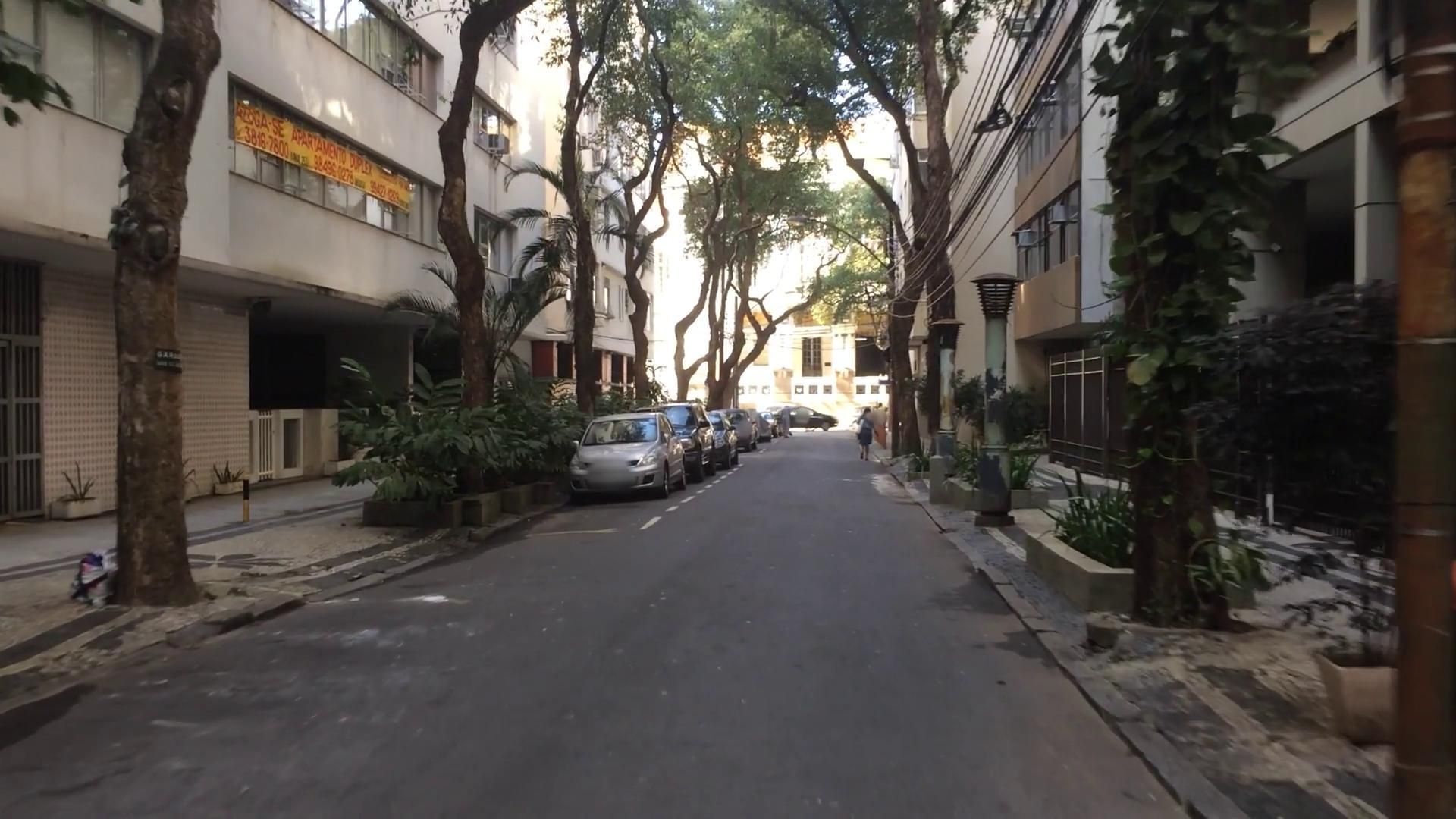 Street-level view near Oeiras, Laranjeiras