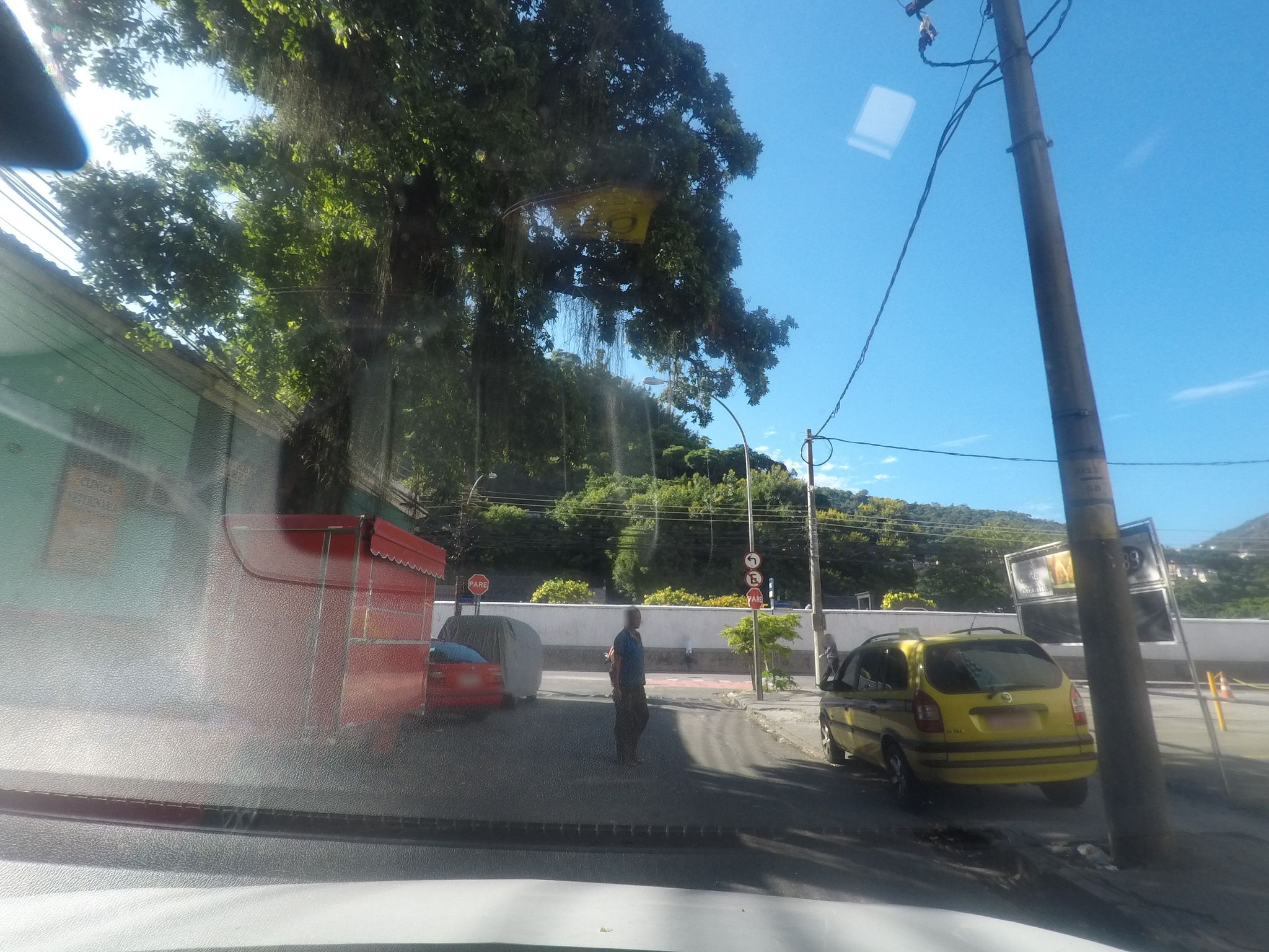 Street-level view near Ort Brasil, Botafogo