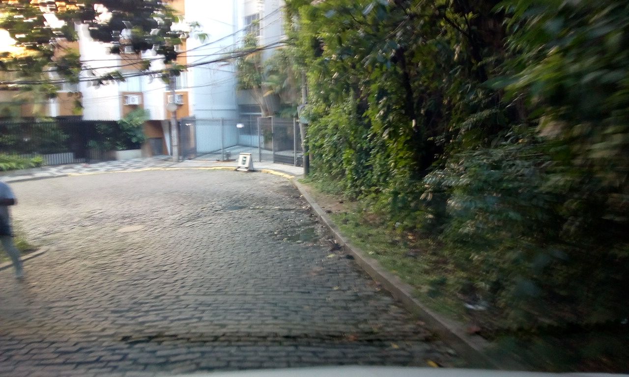 Street-level view near Pablo Picasso, Lagoa