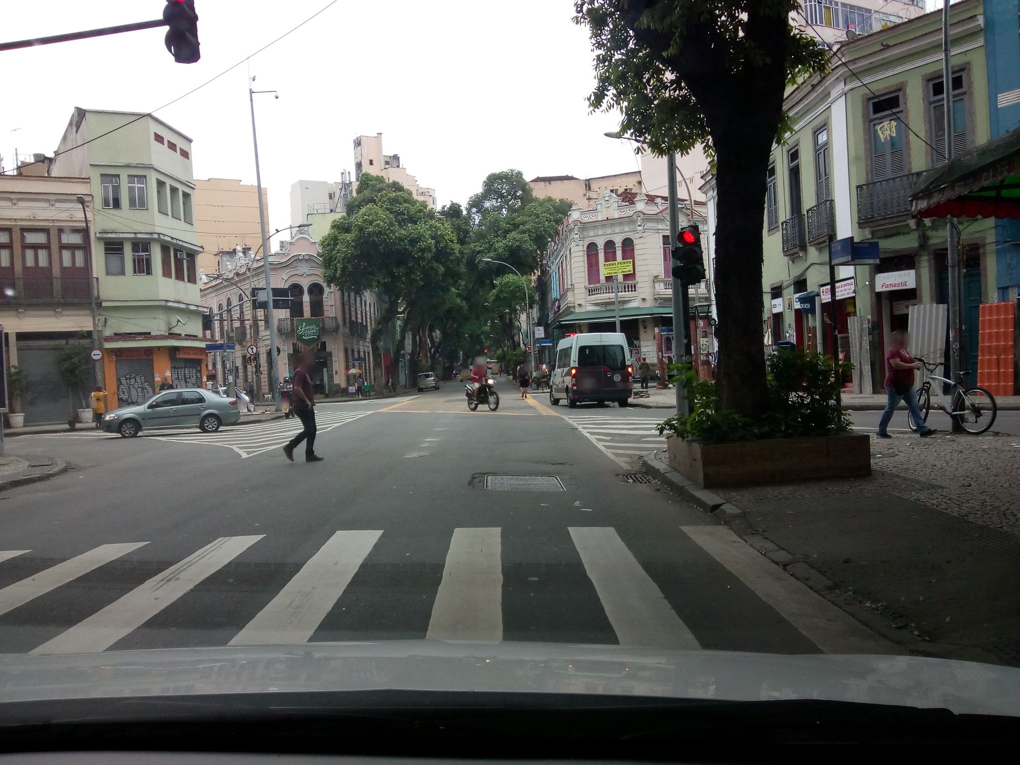 Street-level view near Paço dos Arcos, Centro