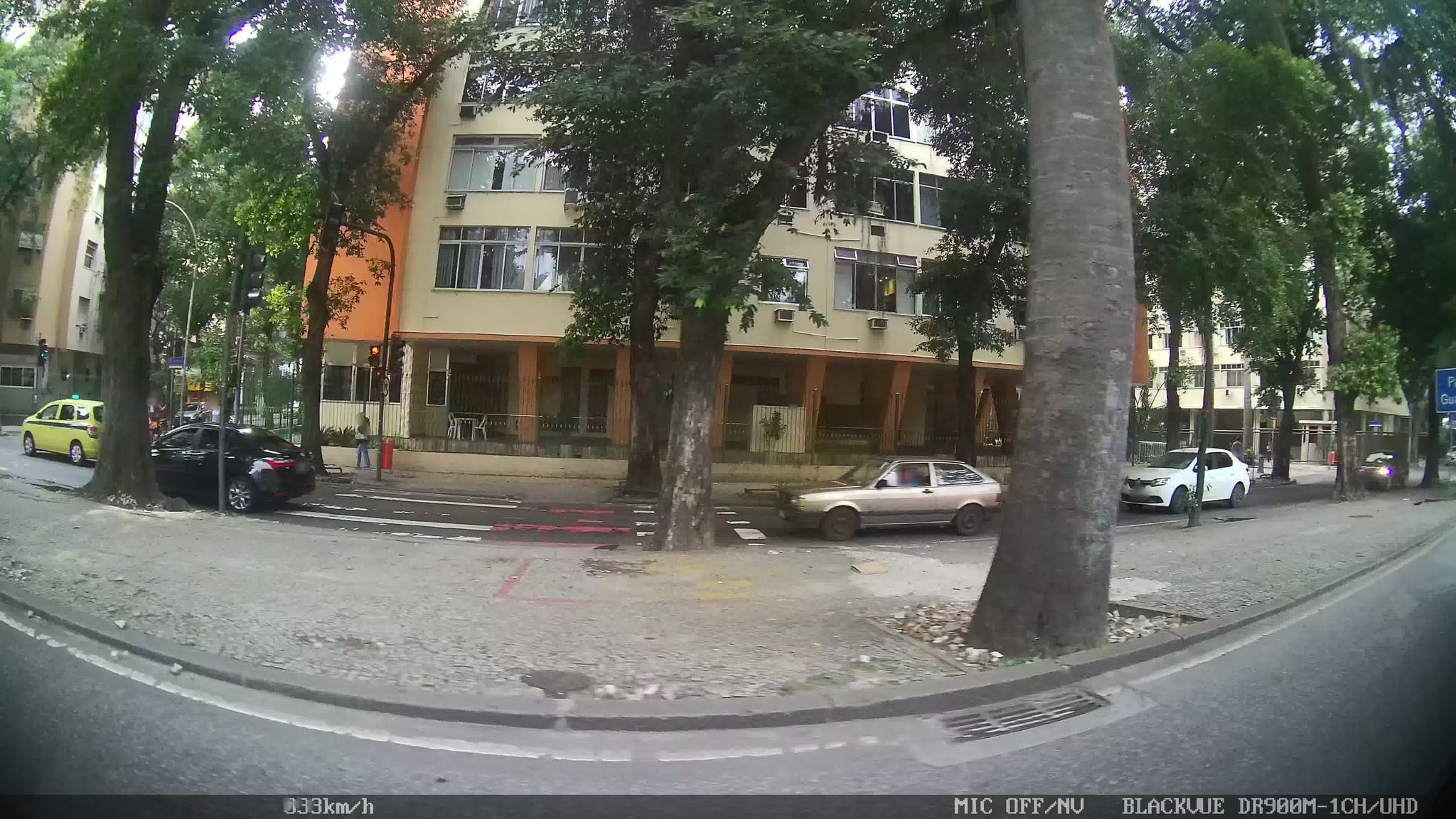 Street-level view near Paissandu Gardens, Laranjeiras