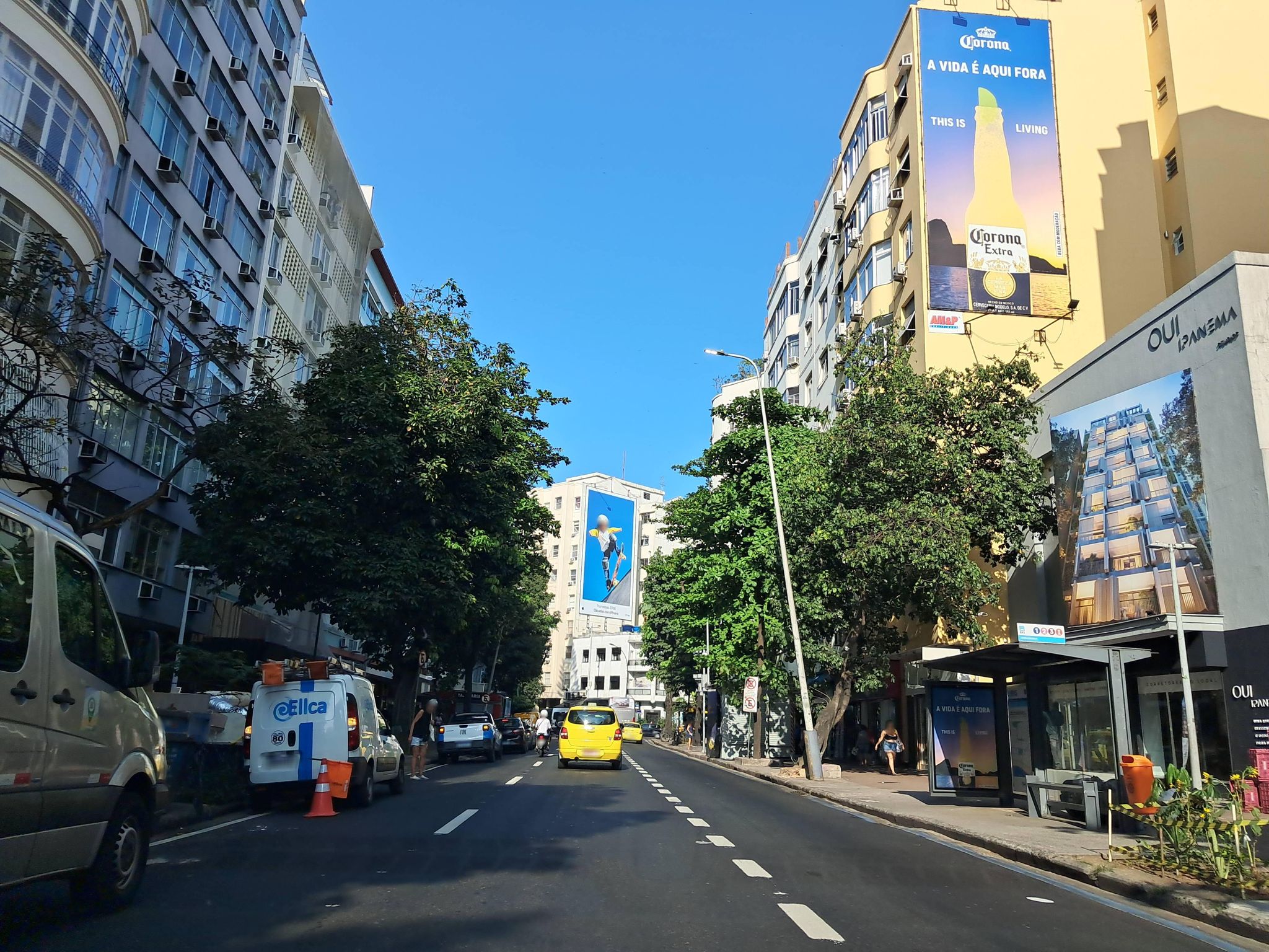 Street-level view near Palacete S. Gabriel, Ipanema
