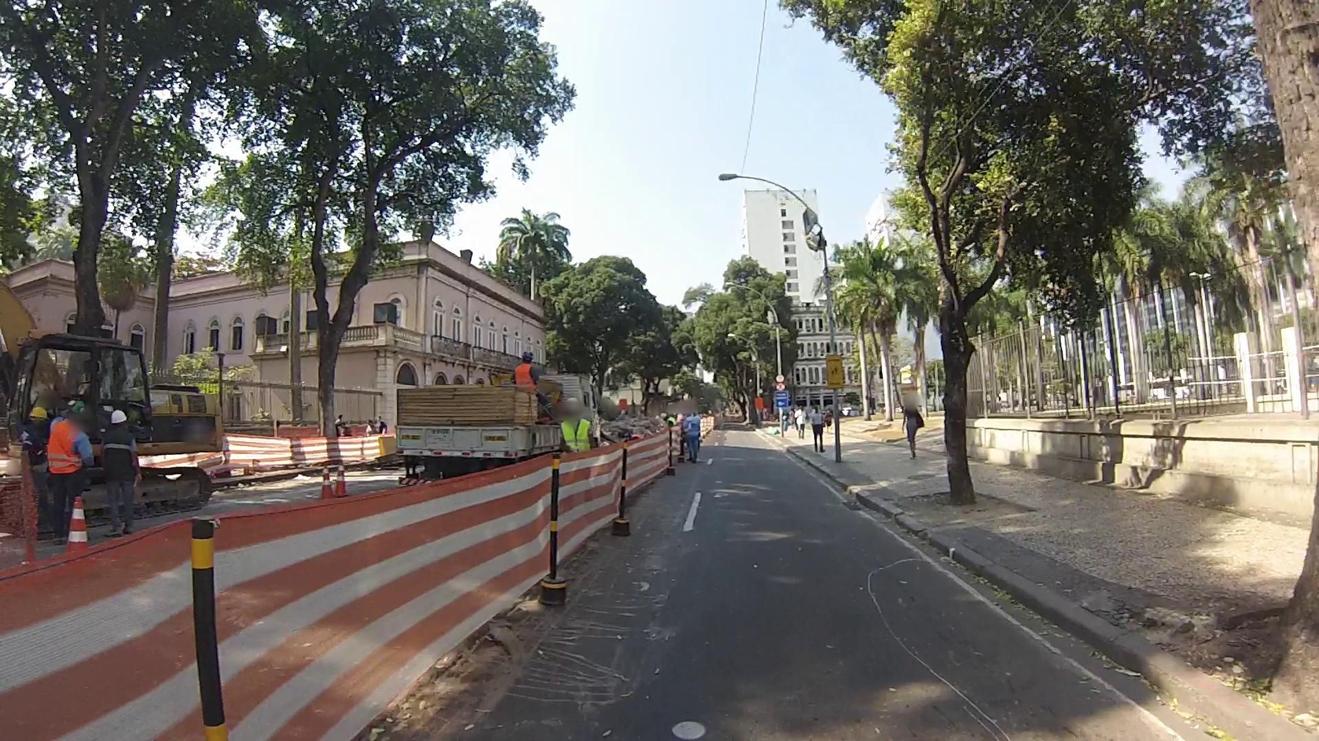 Street-level view near Palácio Itamaraty, Centro