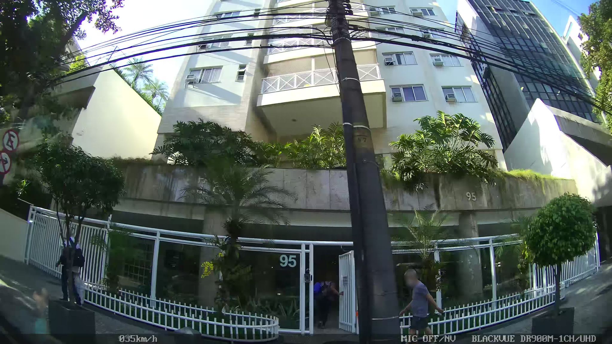 Street-level view near Palazzo da Gávea, Gávea