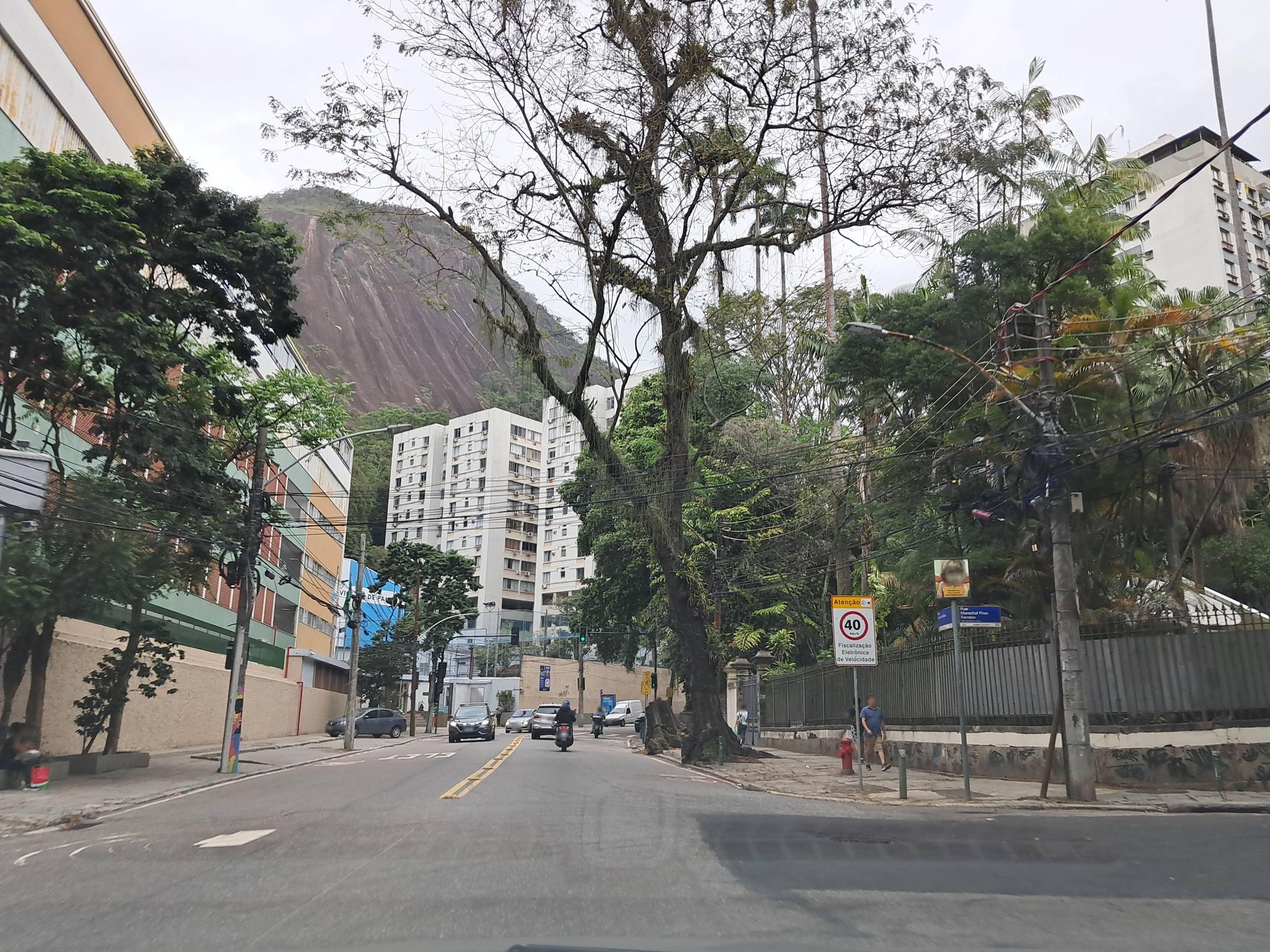 Street-level view near Pallazo Di Reggio, Laranjeiras
