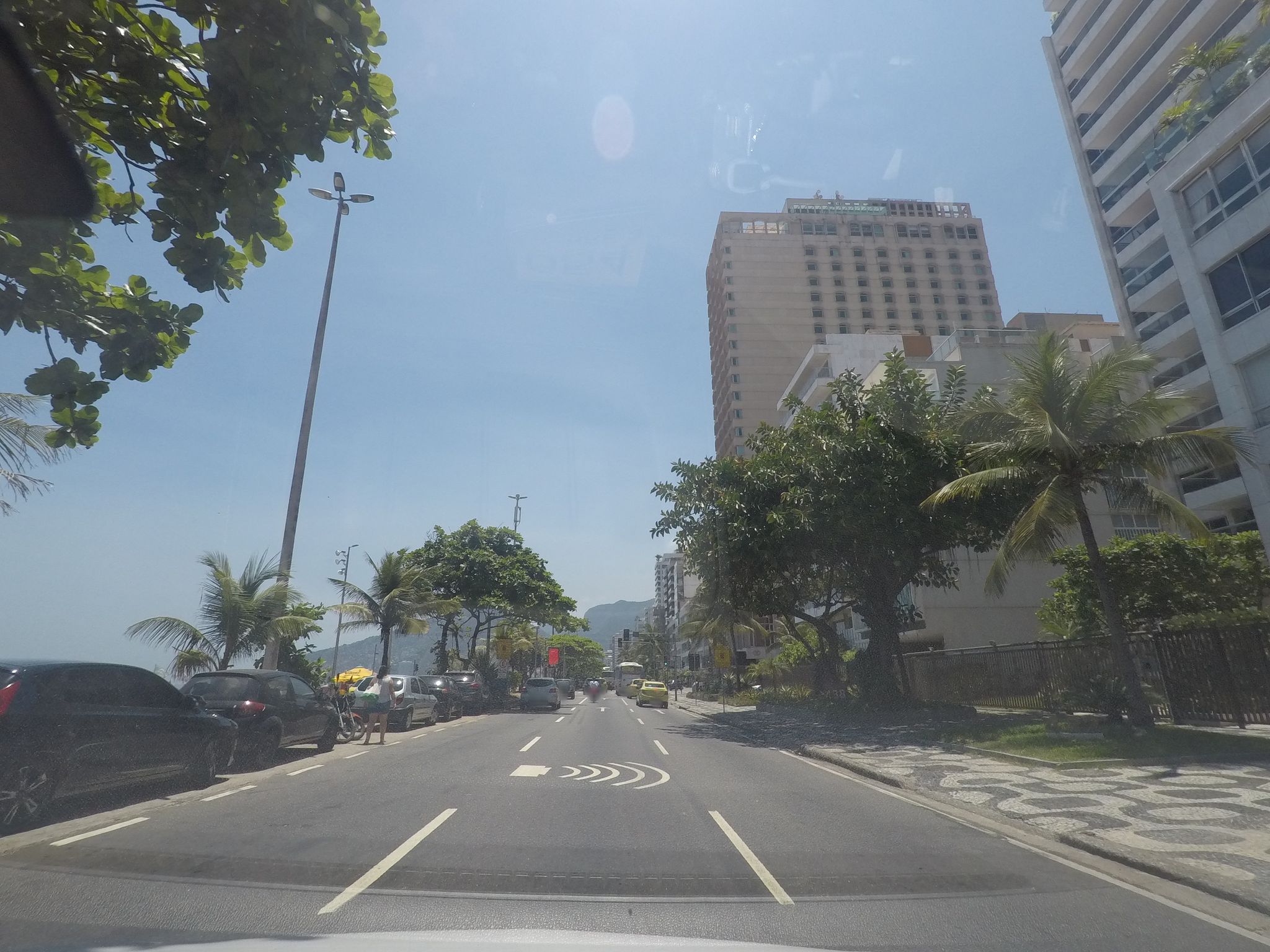 Street-level view near Pancetti, Leblon