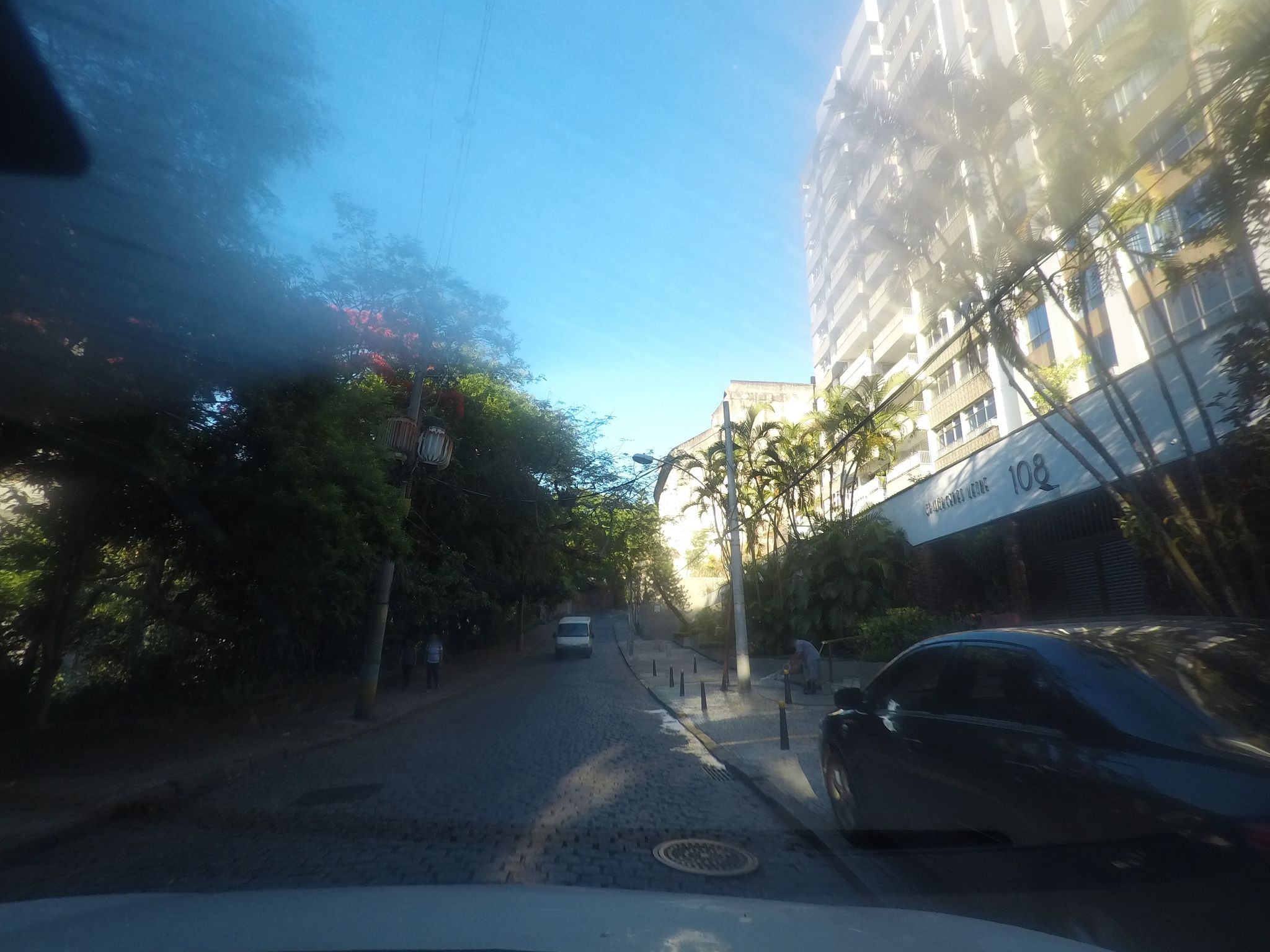 Street-level view near Parque Guinle, Laranjeiras