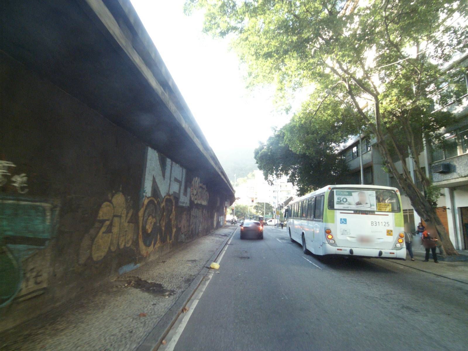 Street-level view near Parque Laranjeiras, Laranjeiras