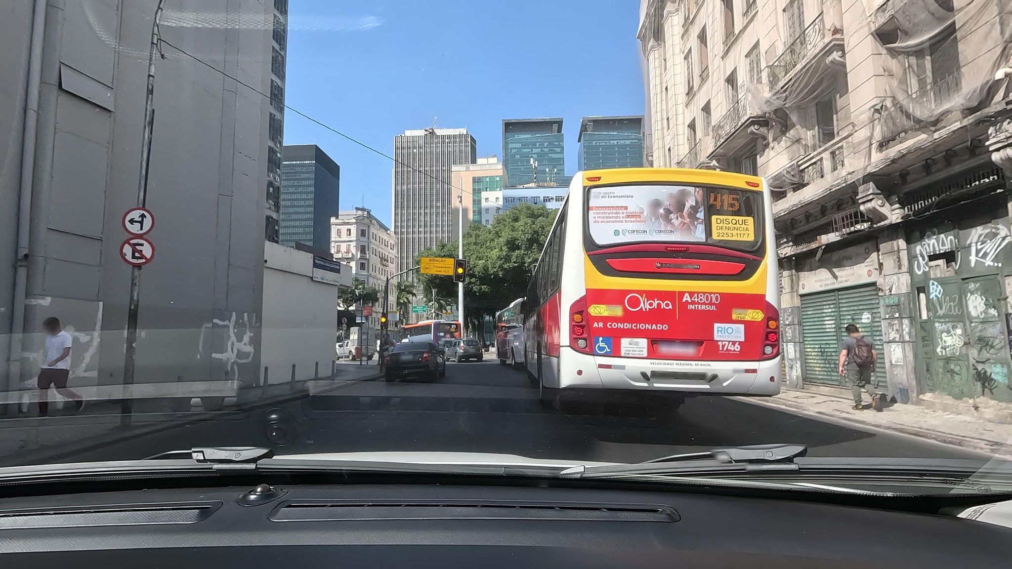 Street-level view near Parte do Num 7 da Av Passos, Centro