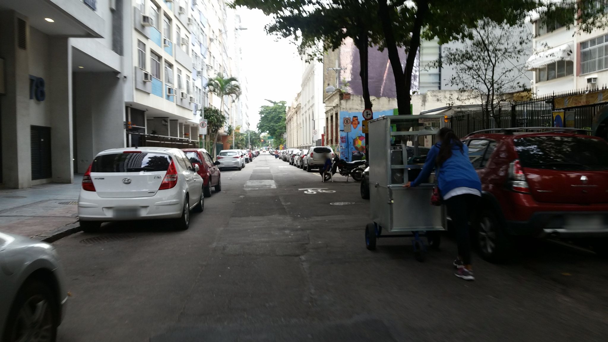 Street-level view near Pena Ametista, Catete