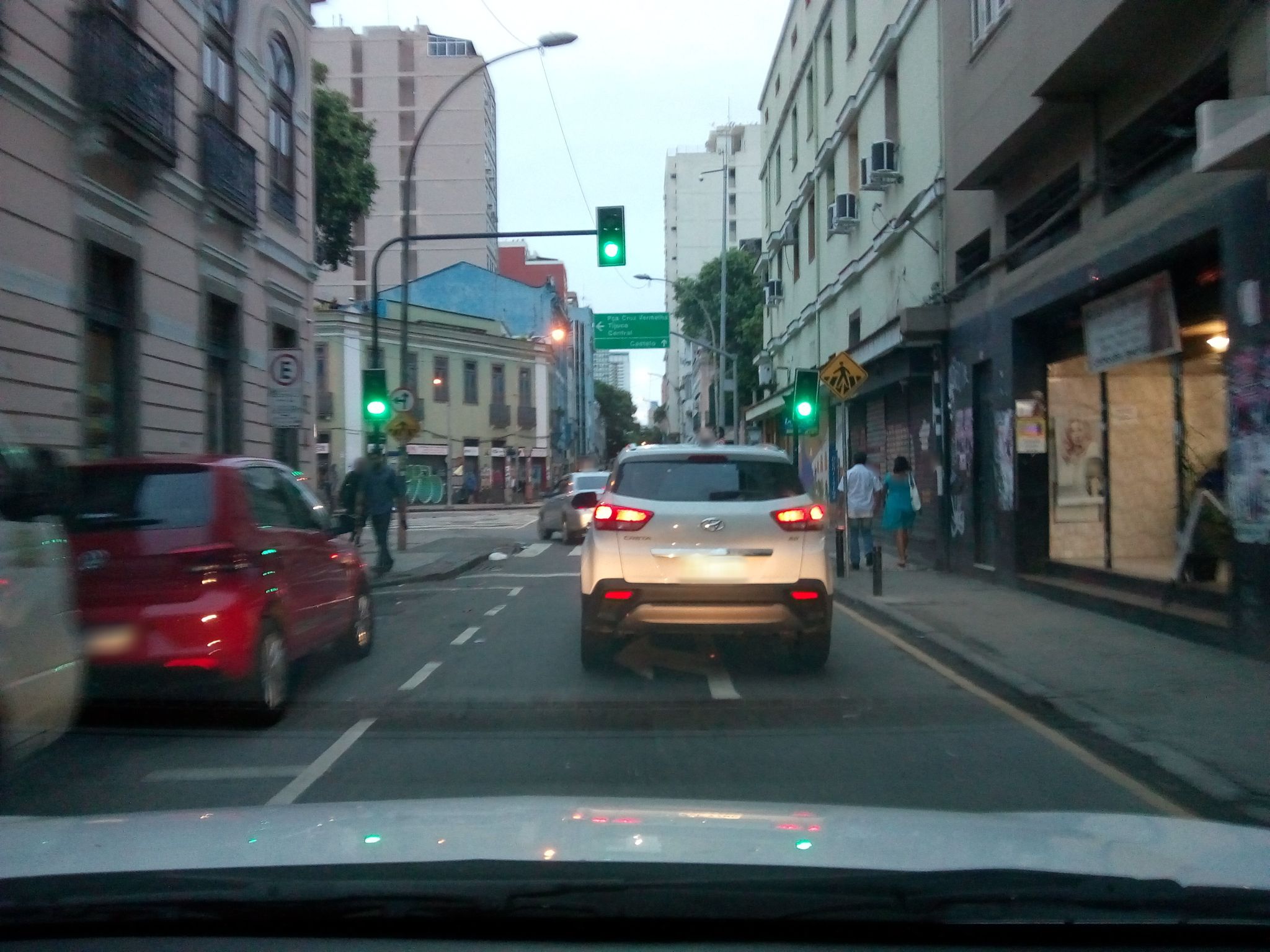 Street-level view near Pertence Ao Sobrado em Cima do Numero 135, Centro