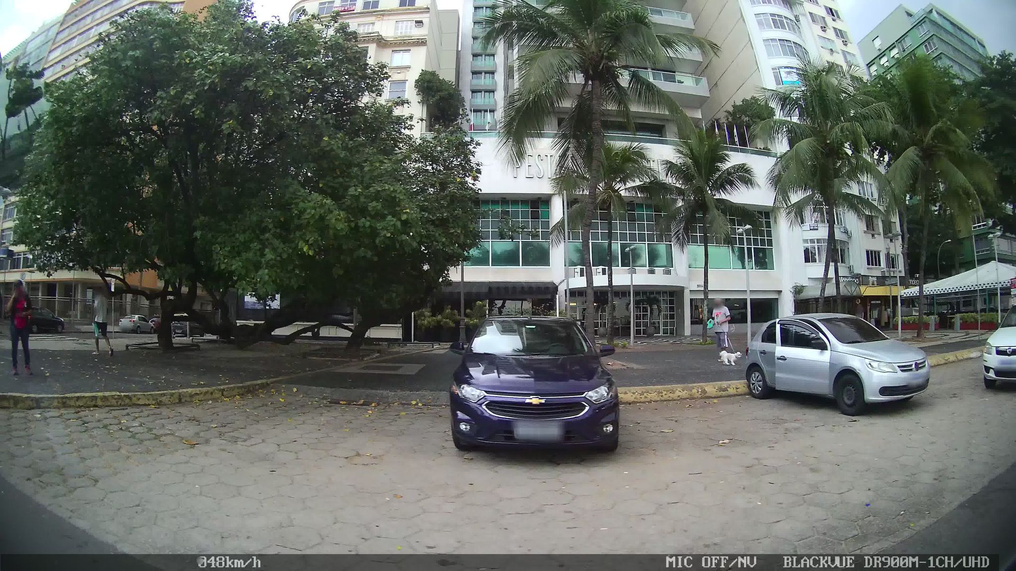 Street-level view near Pestana Rio Atlantica, Copacabana