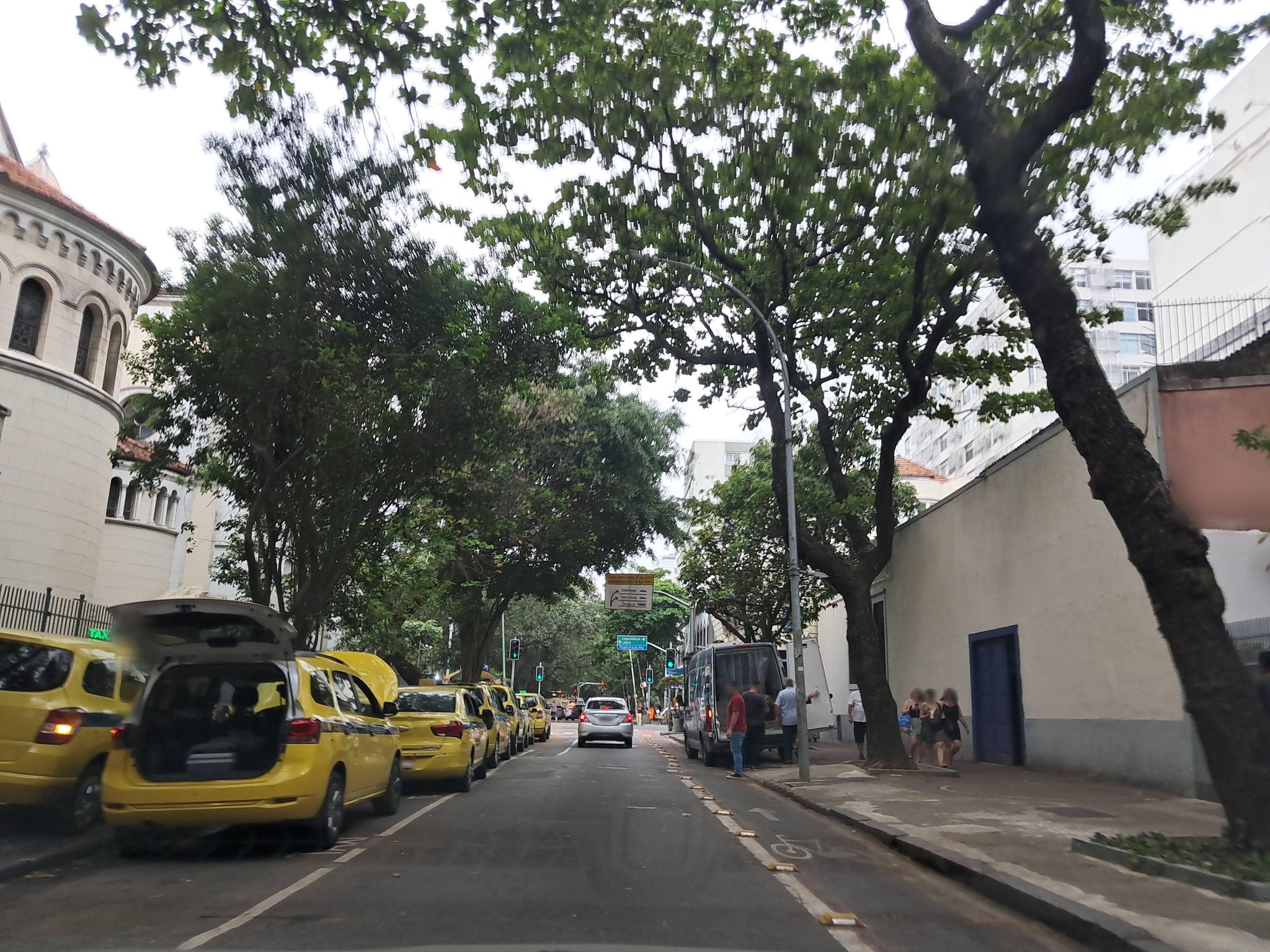 Street-level view near Piemonte, Ipanema