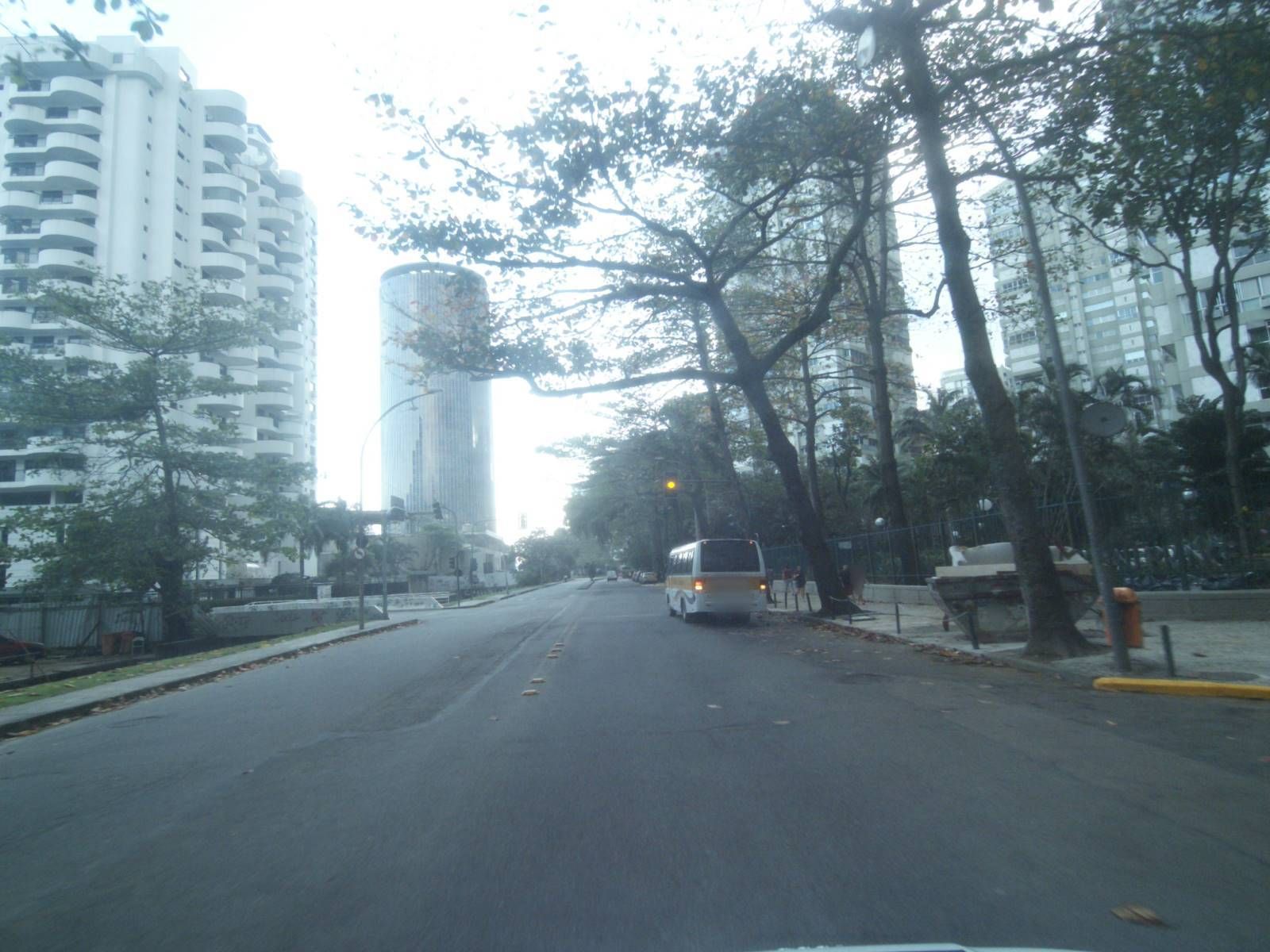 Street-level view near Port Au Prince, São Conrado