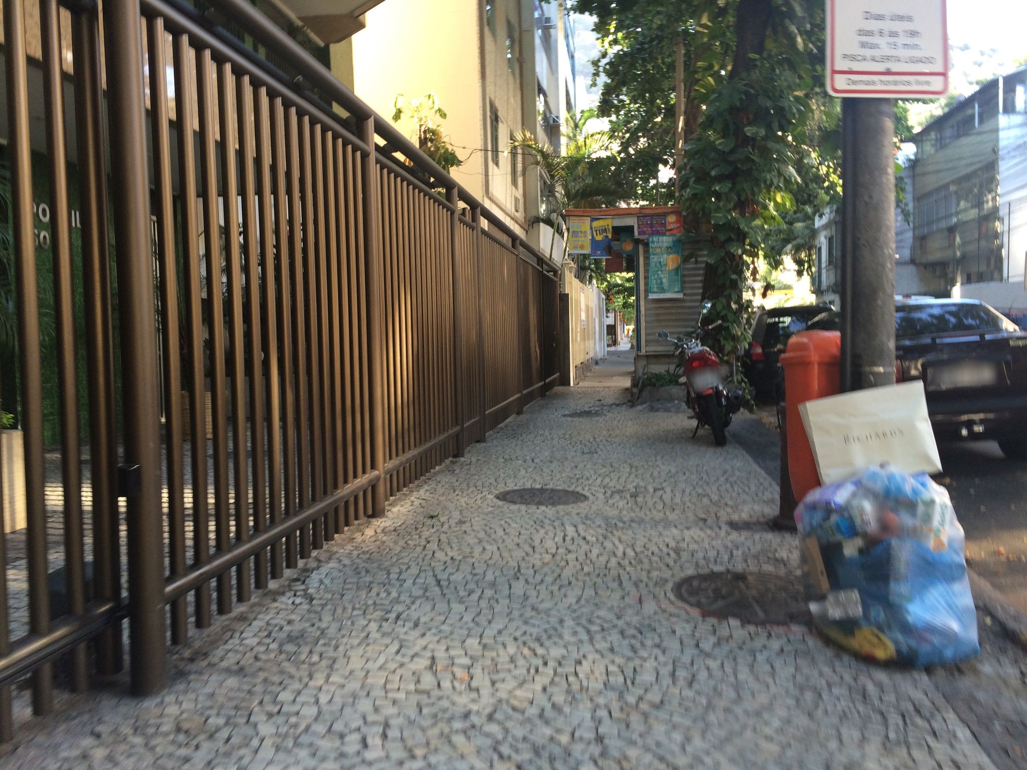 Street-level view near Portillo, Botafogo