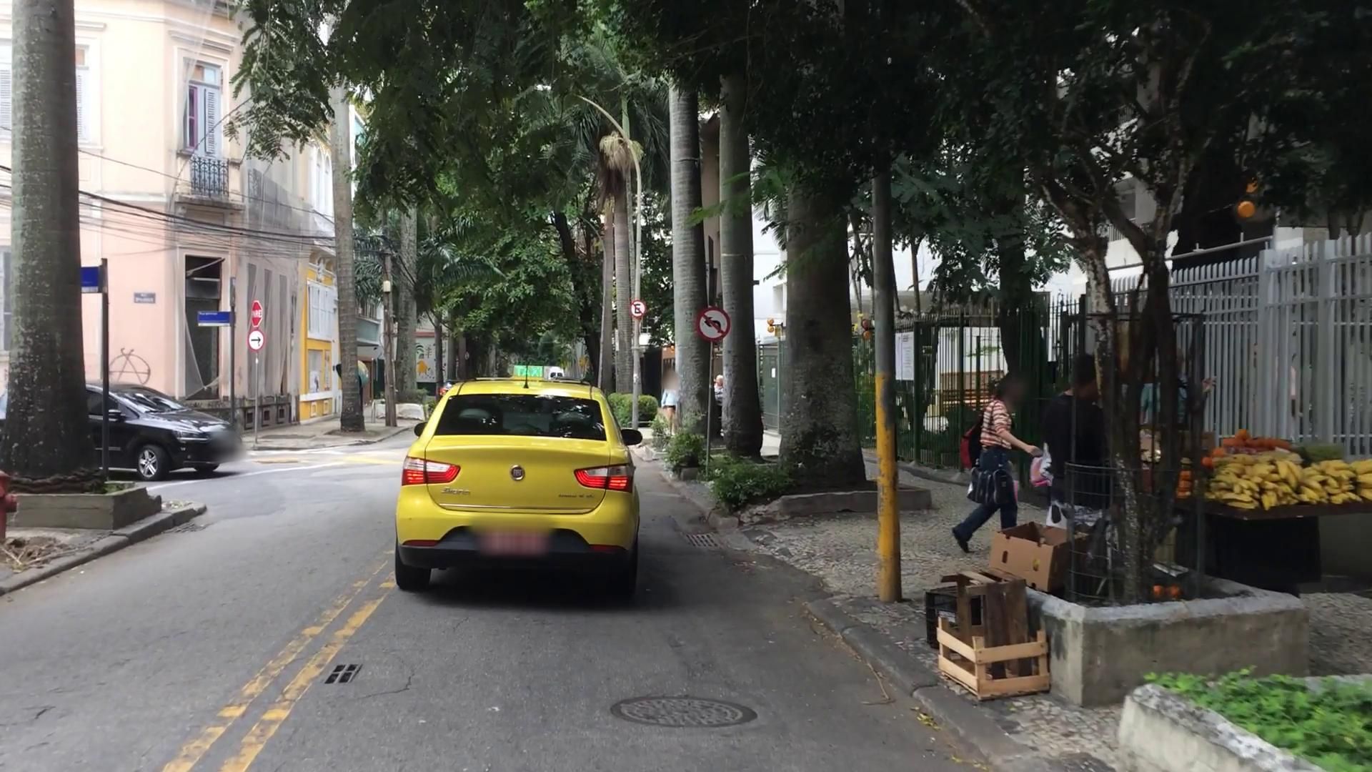 Street-level view near Porto das Palmeiras, Laranjeiras