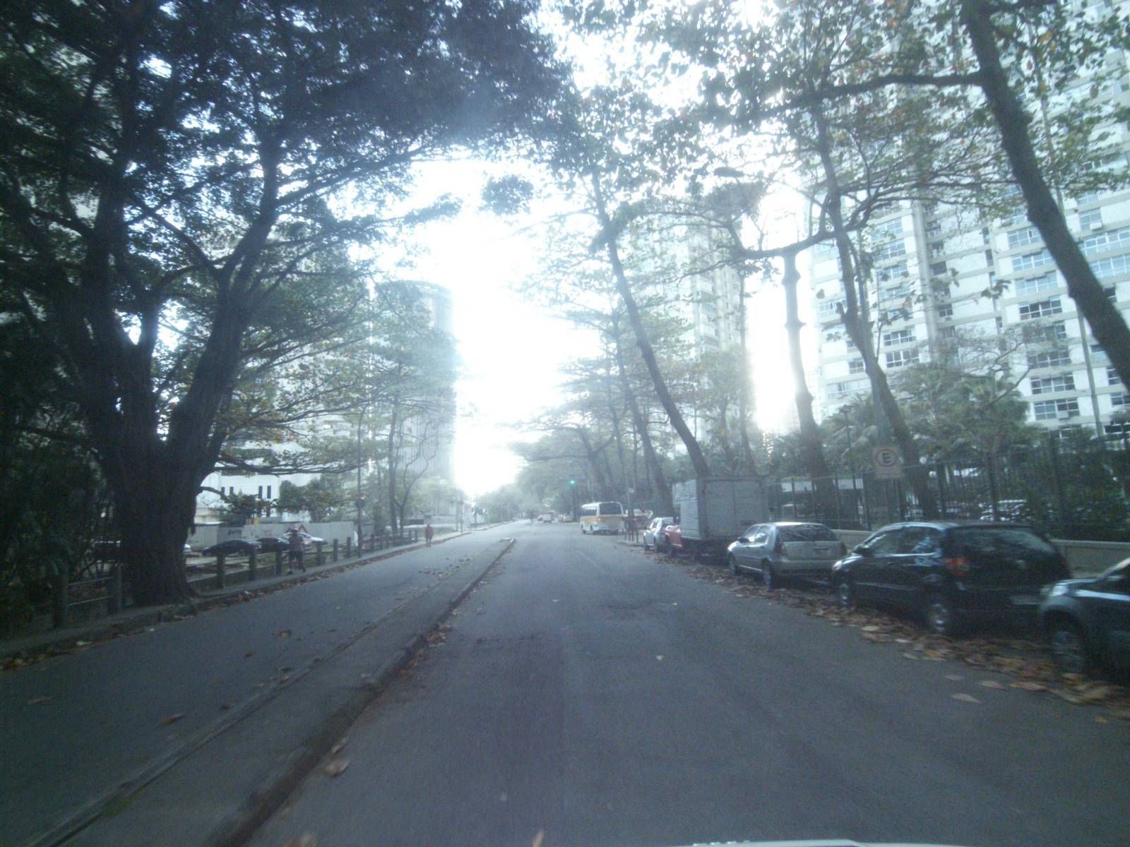 Street-level view near Porto Ferrara, São Conrado