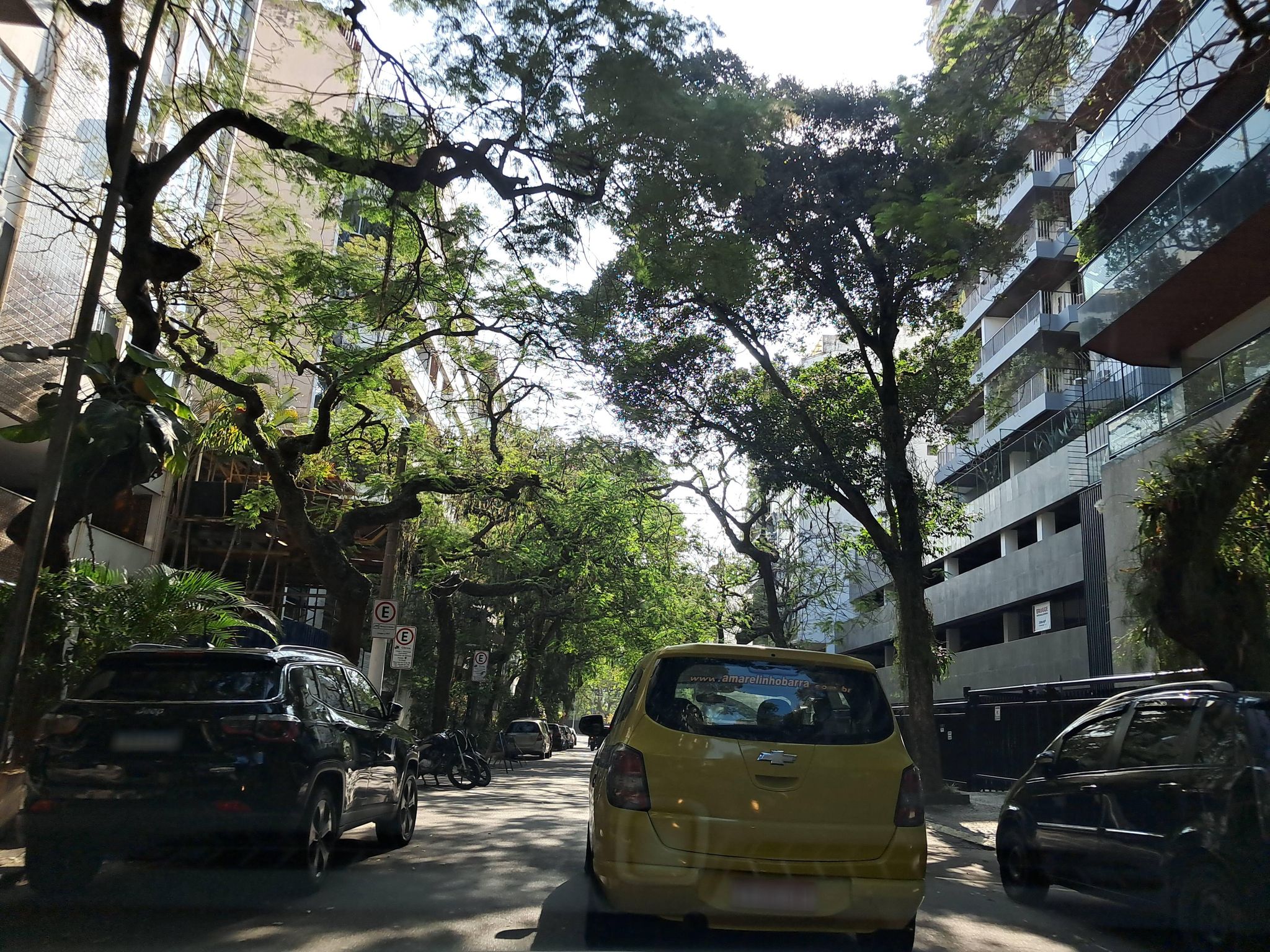 Street-level view near Praia Luna, Ipanema