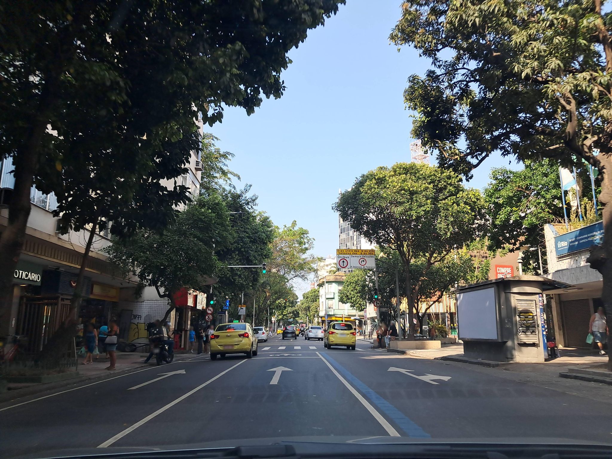 Street-level view near Prefeitura Rio Luz, Humaitá