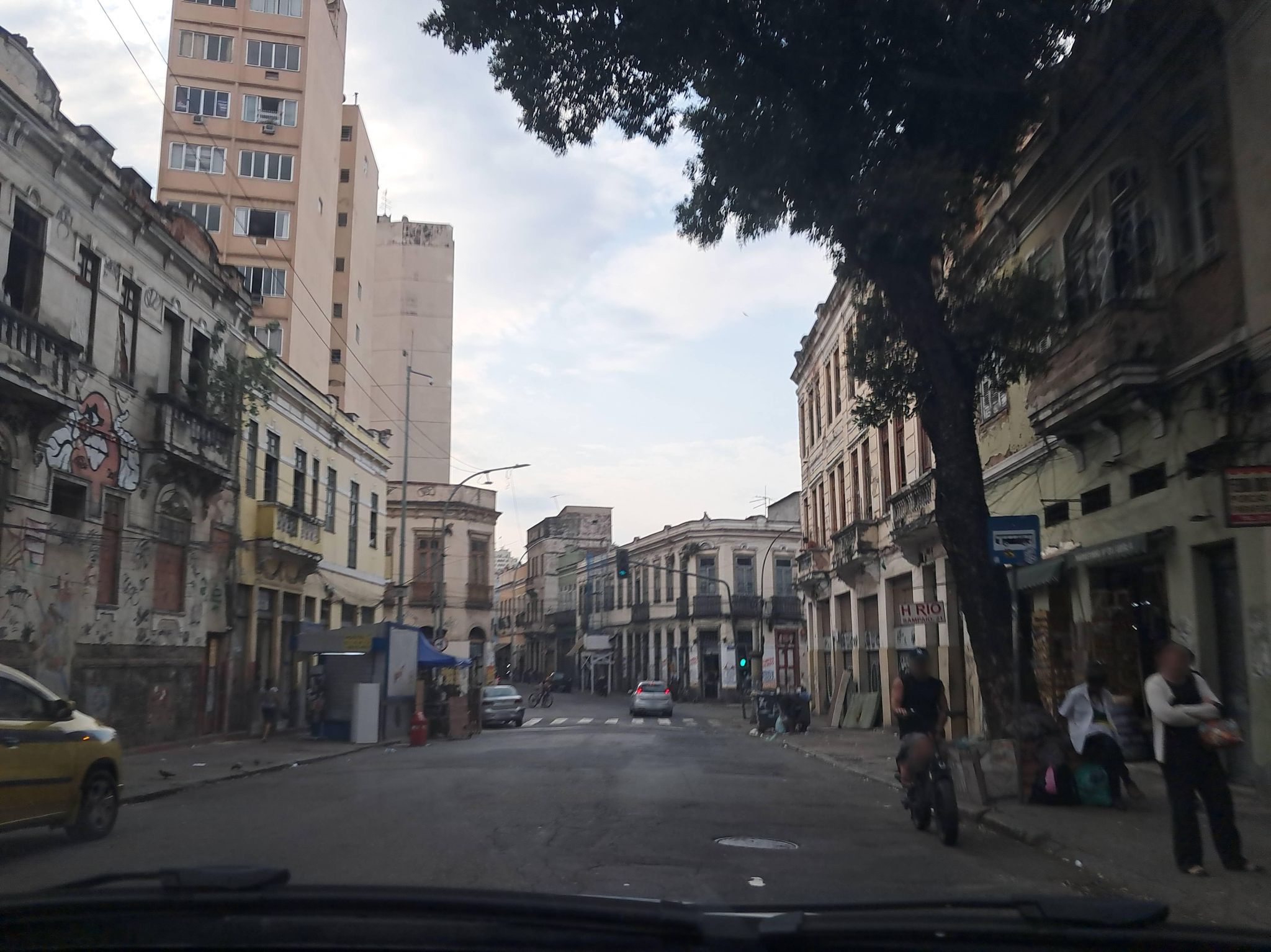Street-level view near Primeiro Pv Subsolo, Centro