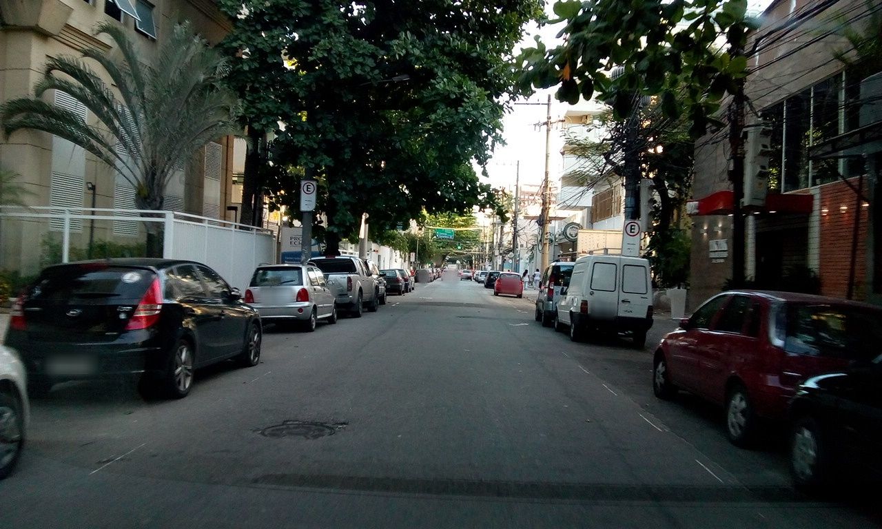 Street-level view near Pro Echo, Botafogo
