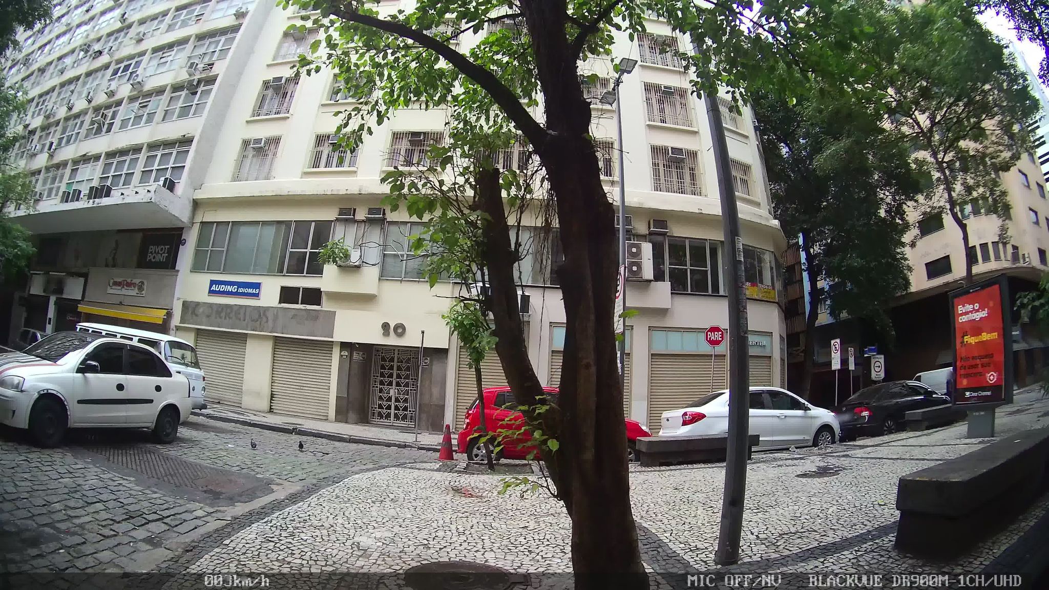 Street-level view near Procuradoria Geral do Estado do Rio de Janeiro, Centro